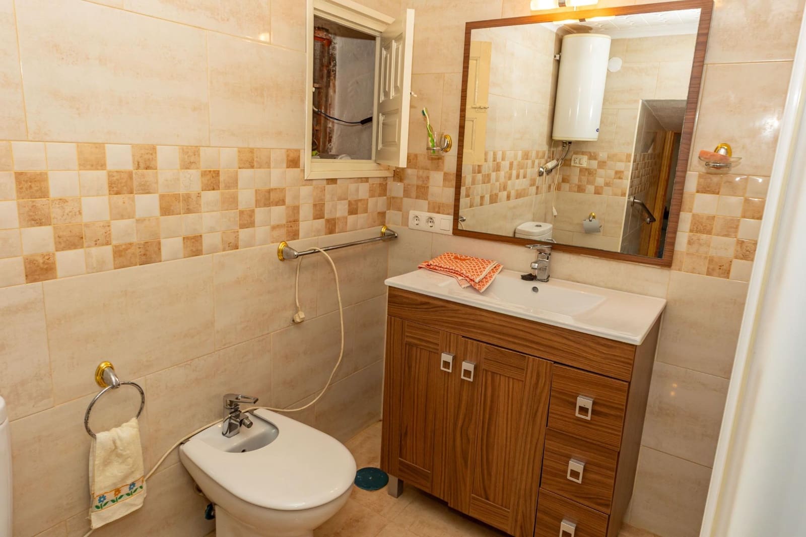 7 makuuhuone Omakotitalo myytävänä paikassa Benalua de Guadix mukana 
autotalli - 80 000 € (Ref: 9780597)