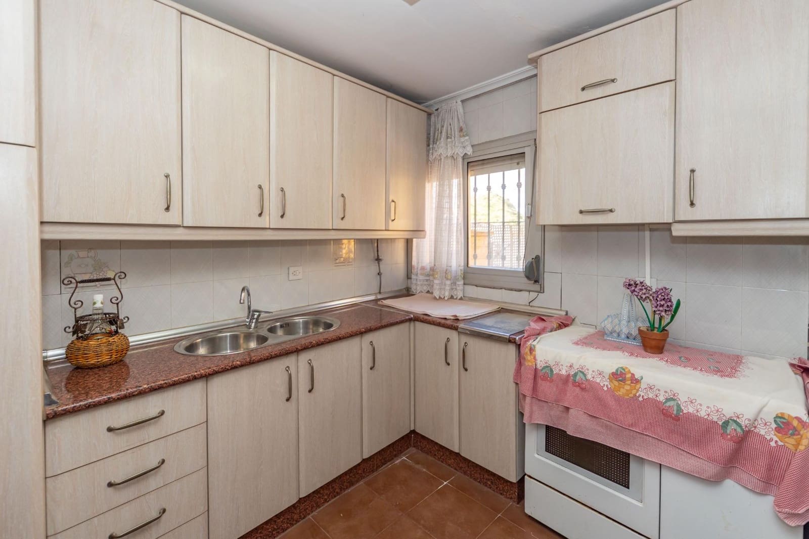 7 makuuhuone Omakotitalo myytävänä paikassa Benalua de Guadix mukana 
autotalli - 80 000 € (Ref: 9780597)