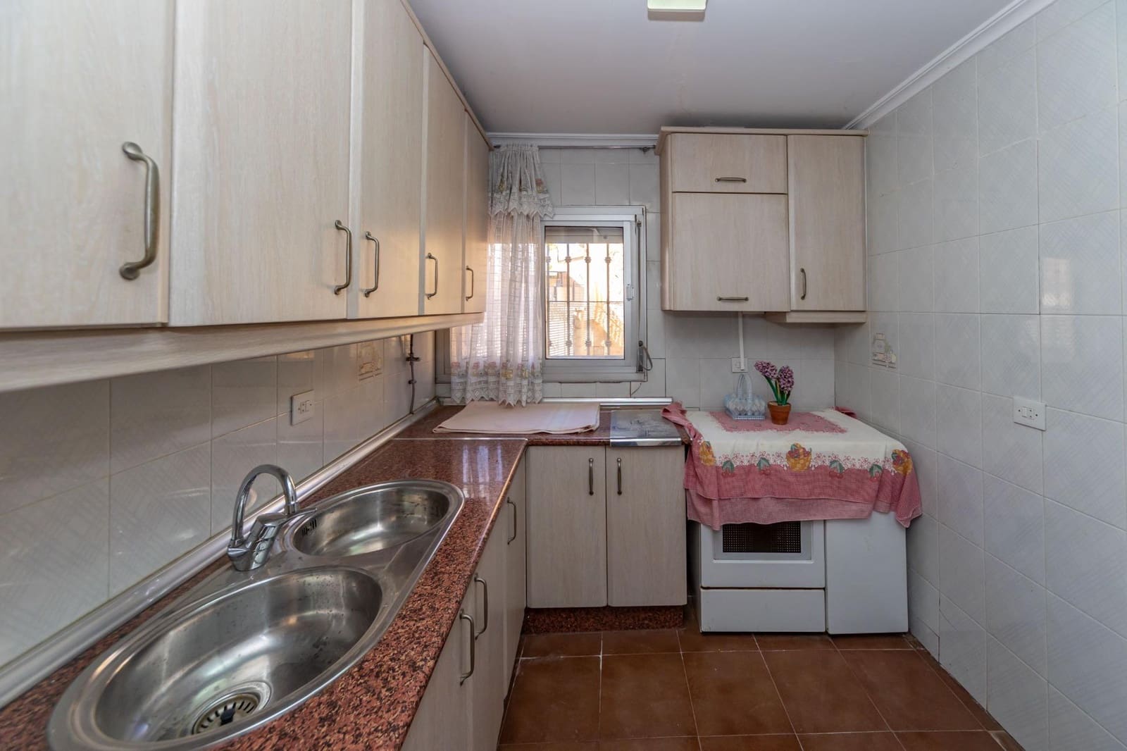 7 makuuhuone Omakotitalo myytävänä paikassa Benalua de Guadix mukana 
autotalli - 80 000 € (Ref: 9780597)