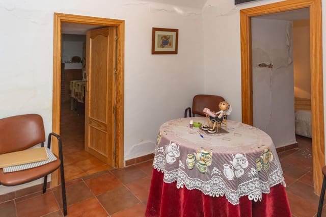 7 makuuhuone Omakotitalo myytävänä paikassa Benalúa de Guadix mukana 
autotalli - 80 000 € (Ref: 9780597)