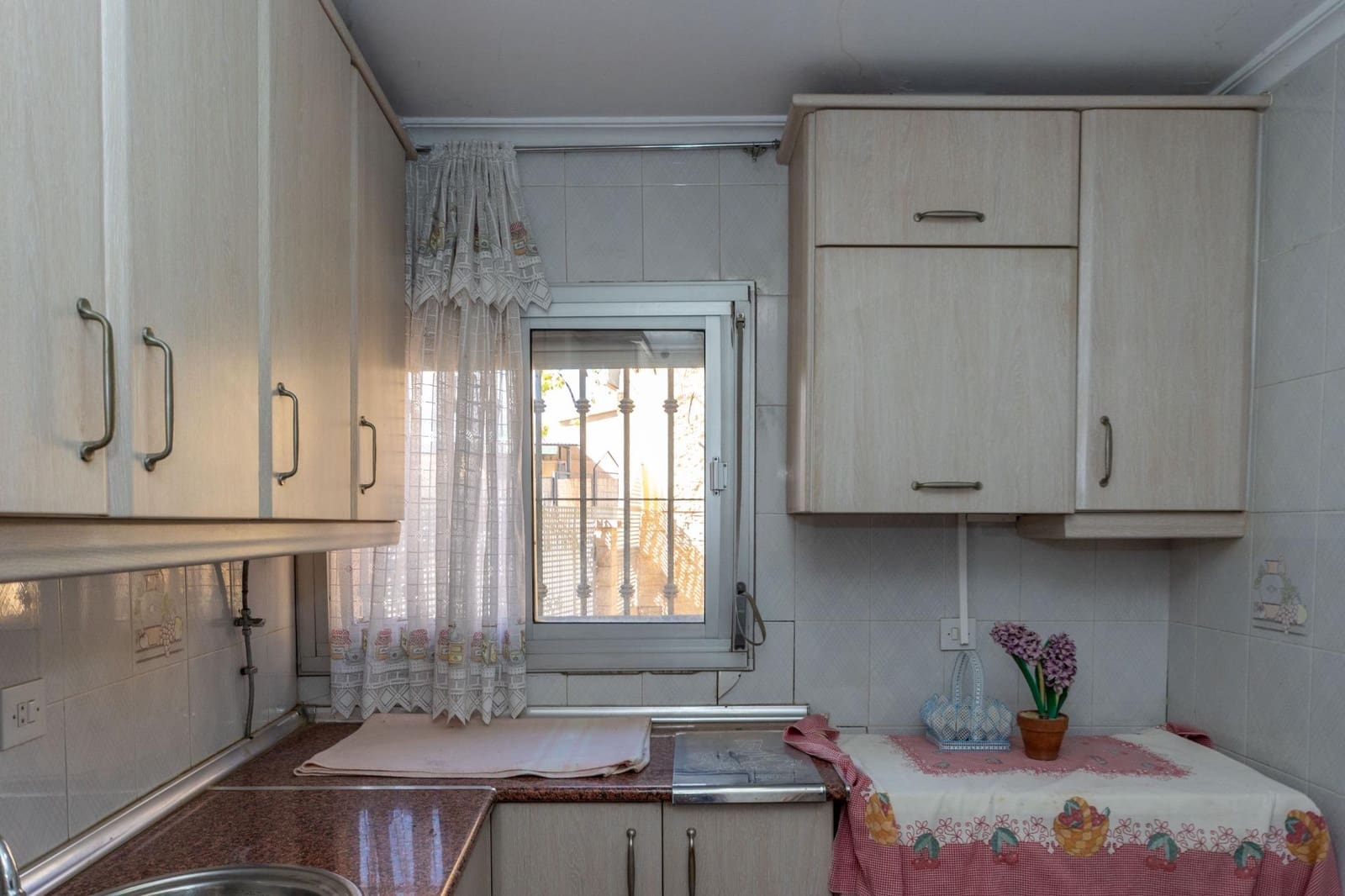 7 makuuhuone Omakotitalo myytävänä paikassa Benalua de Guadix mukana 
autotalli - 80 000 € (Ref: 9780597)