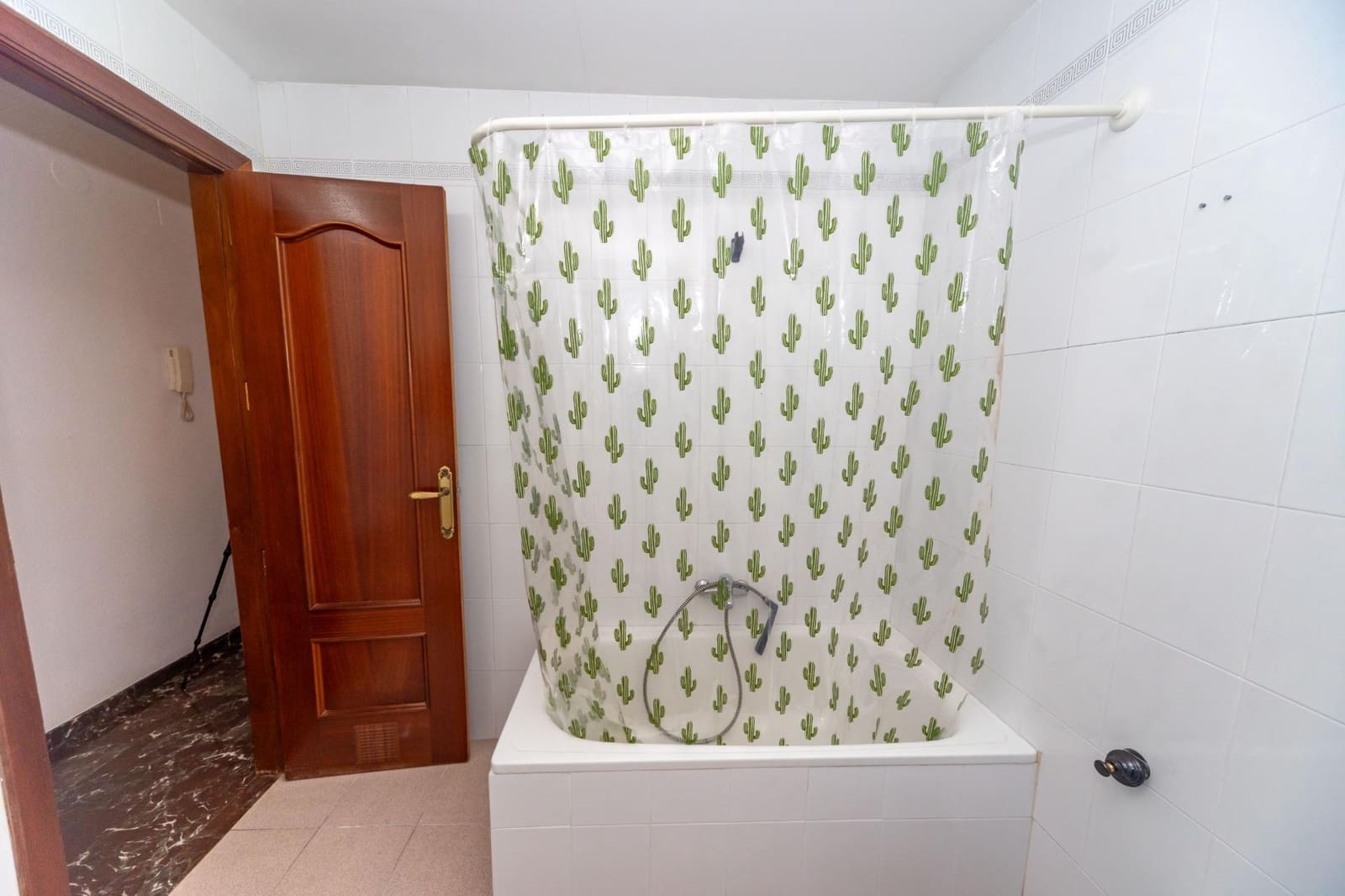 4 bedroom Flat for sale in Guadix - € 115,000 (Ref: 9820549)
