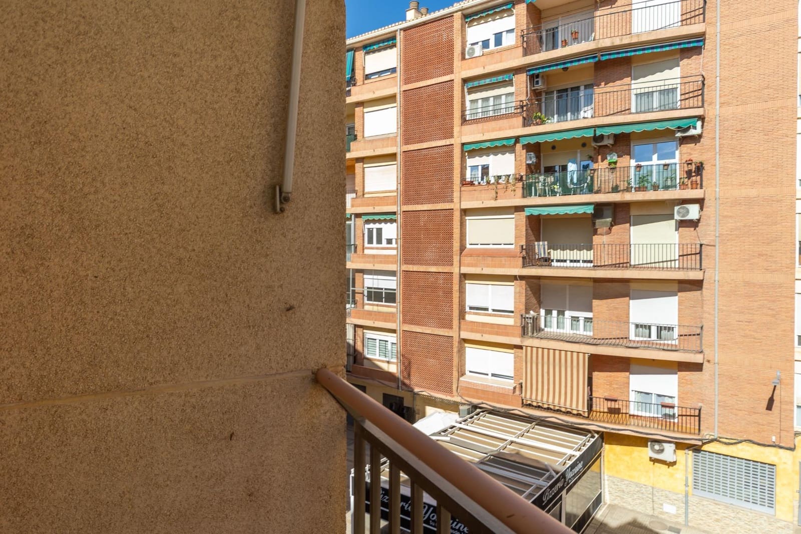 4 bedroom Flat for sale in Guadix - € 115,000 (Ref: 9820549)
