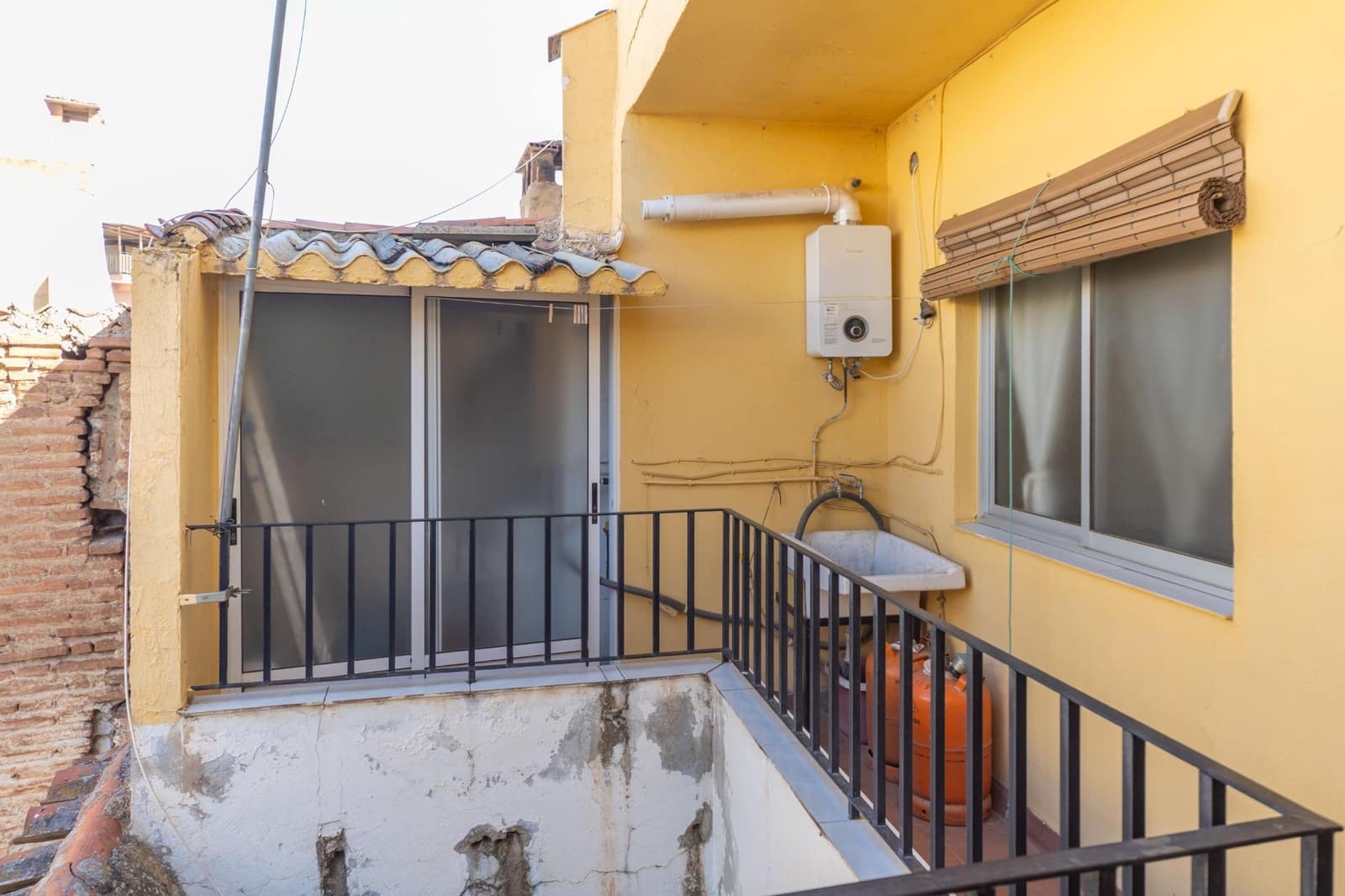 3 bedroom Flat for sale in Guadix - € 74,000 (Ref: 9825283)