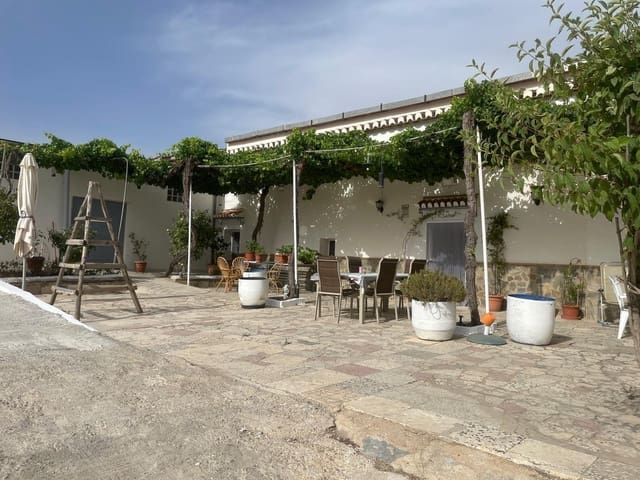 6 slaapkamer Finca/Landhuis te koop in Guadix met zwembad - € 240.000 (Ref: 9915869)