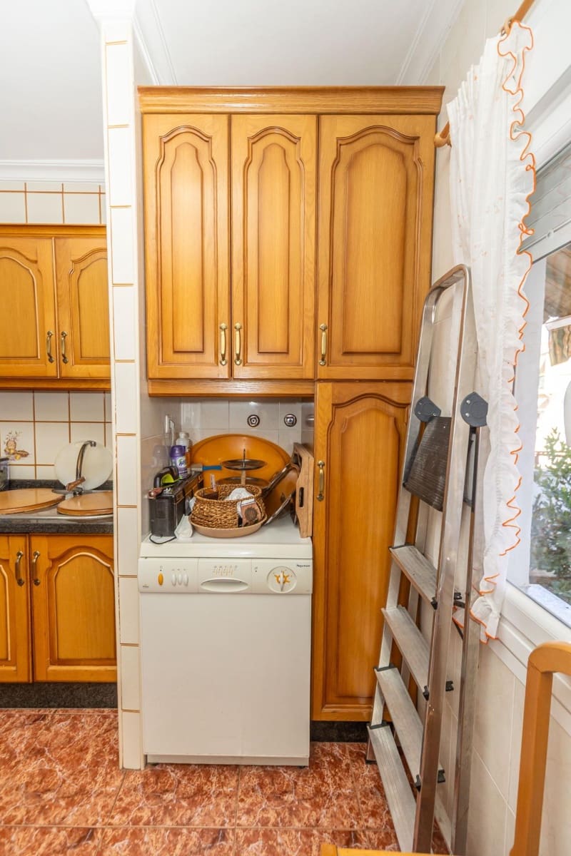 6 Zimmer Reihenhaus zu verkaufen in Guadix mit Garage - 250.000 € (Ref: 9983044)