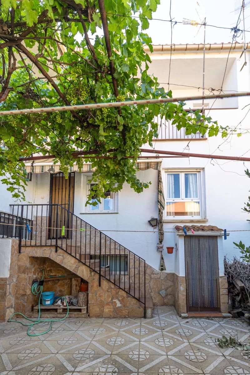 6 Zimmer Reihenhaus zu verkaufen in Guadix mit Garage - 250.000 € (Ref: 9983044)