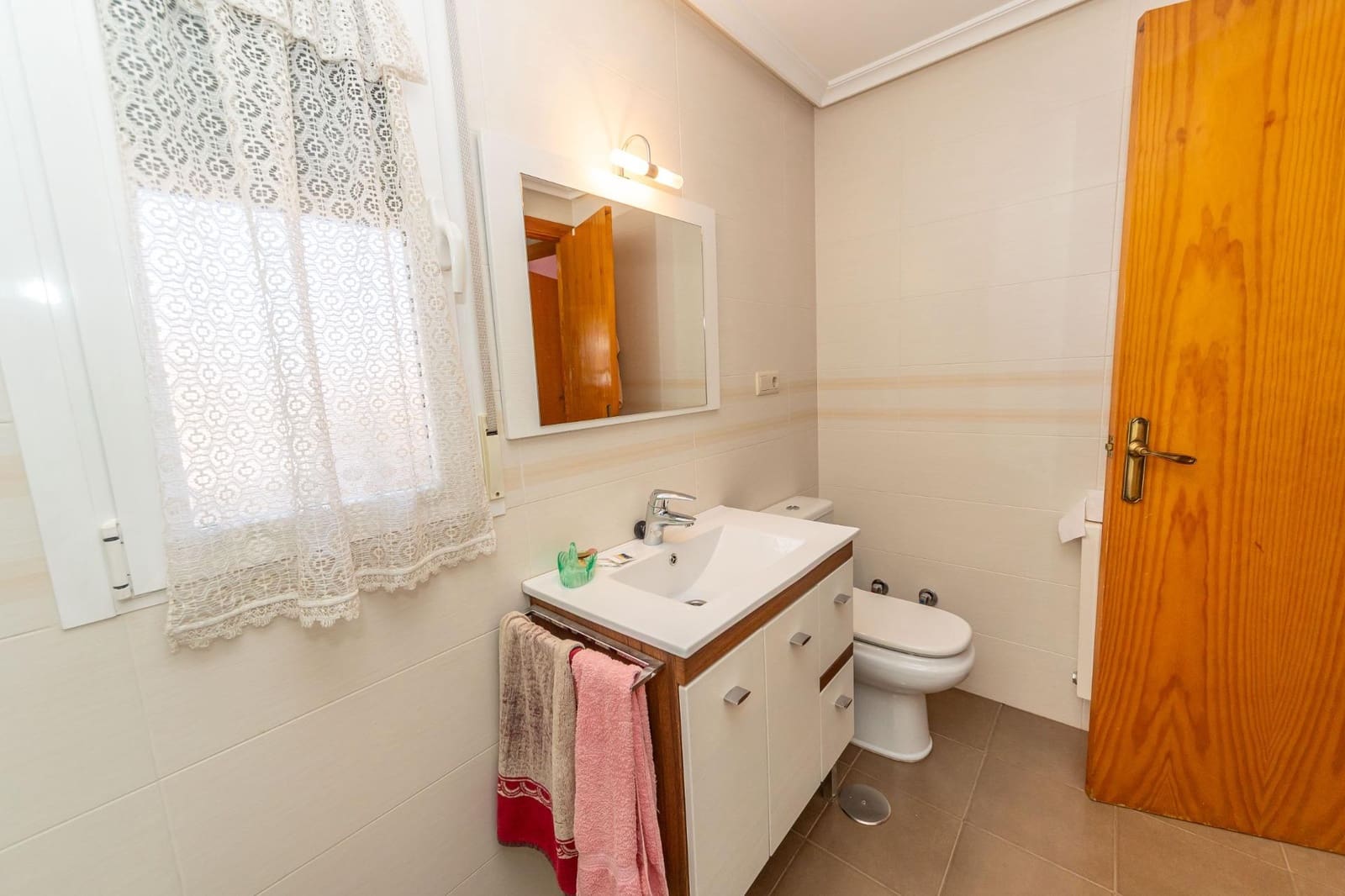 6 Zimmer Reihenhaus zu verkaufen in Guadix mit Garage - 250.000 € (Ref: 9983044)