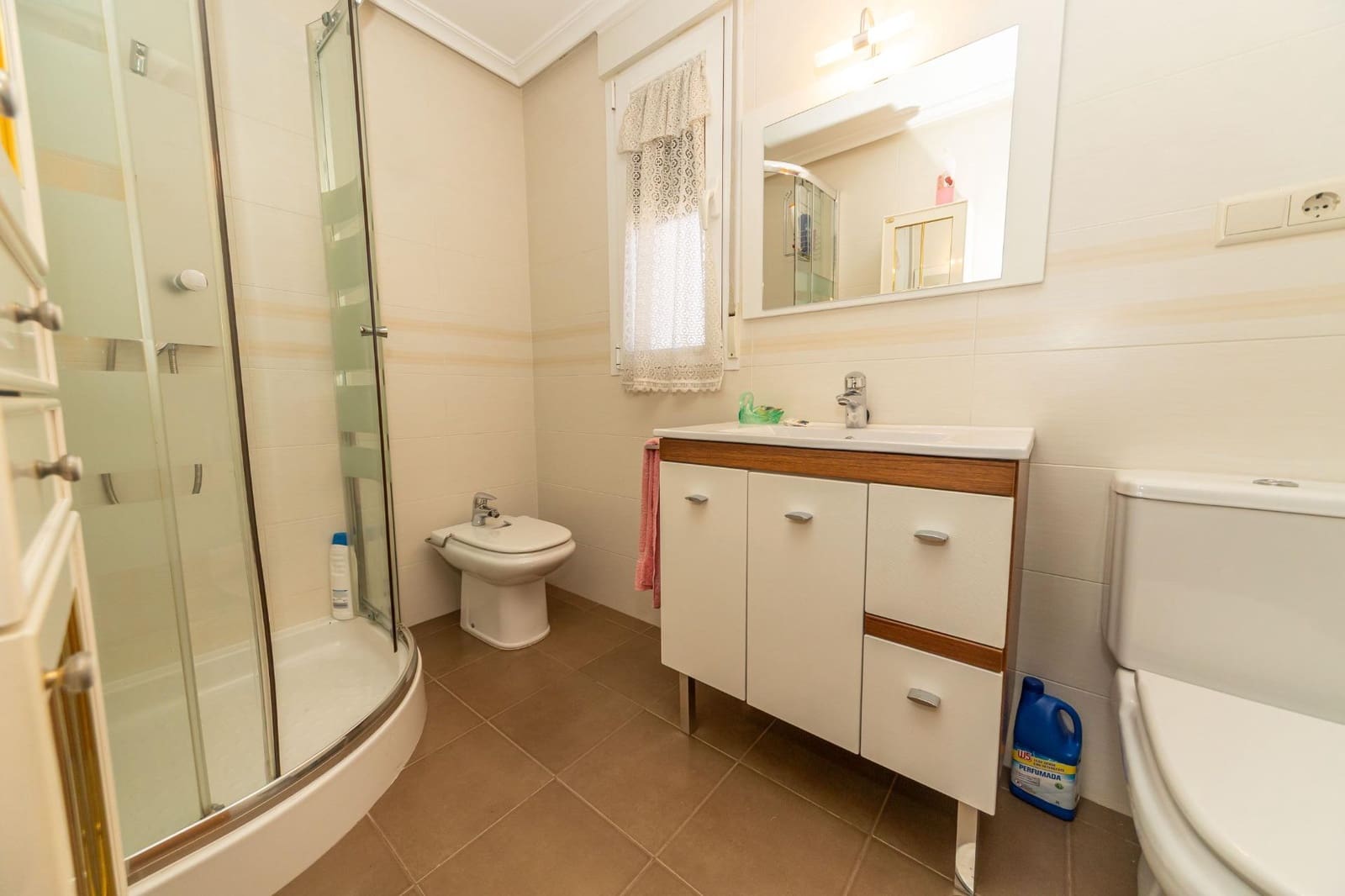 6 Zimmer Reihenhaus zu verkaufen in Guadix mit Garage - 250.000 € (Ref: 9983044)