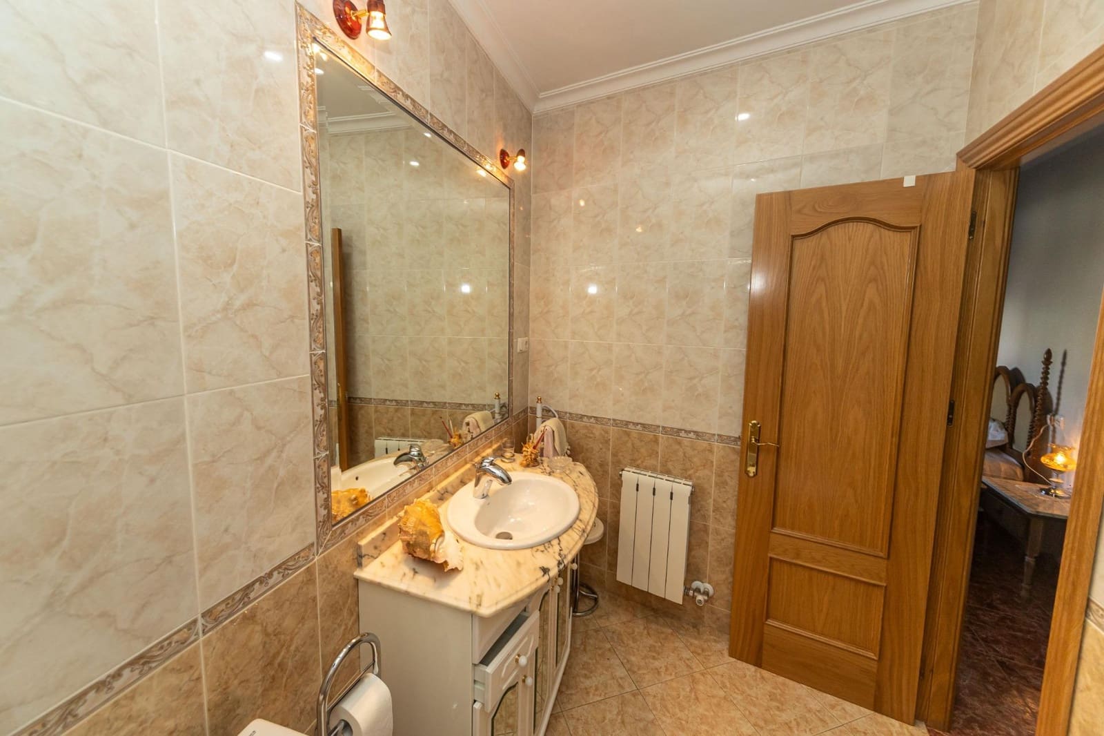 6 Zimmer Reihenhaus zu verkaufen in Guadix mit Garage - 250.000 € (Ref: 9983044)