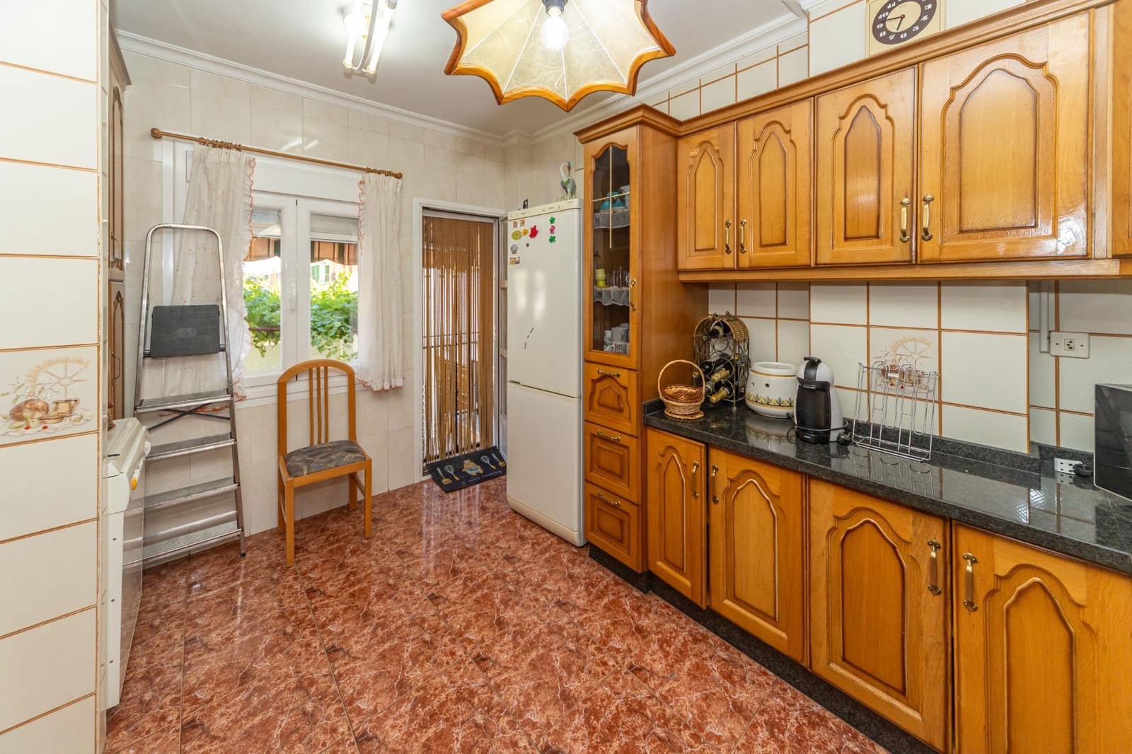 6 Zimmer Reihenhaus zu verkaufen in Guadix mit Garage - 250.000 € (Ref: 9983044)