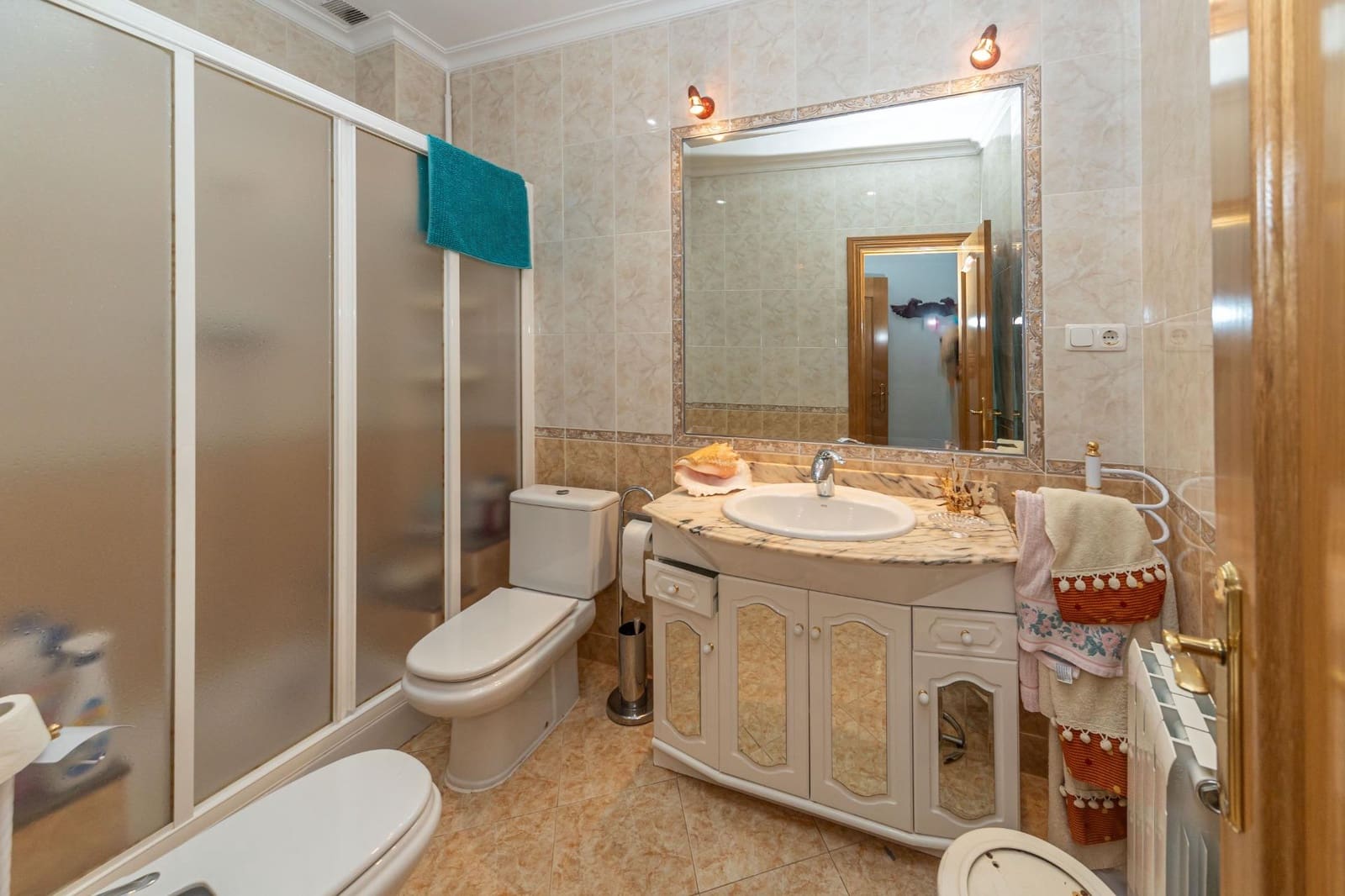 6 Zimmer Reihenhaus zu verkaufen in Guadix mit Garage - 250.000 € (Ref: 9983044)