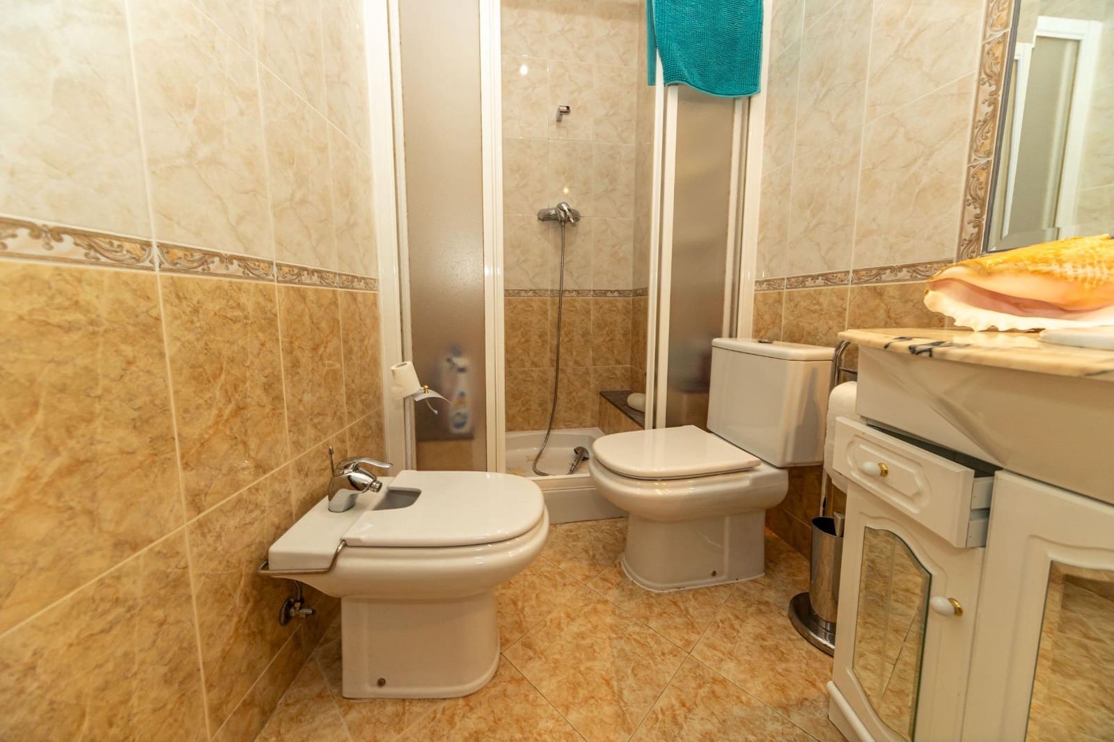 6 Zimmer Reihenhaus zu verkaufen in Guadix mit Garage - 250.000 € (Ref: 9983044)