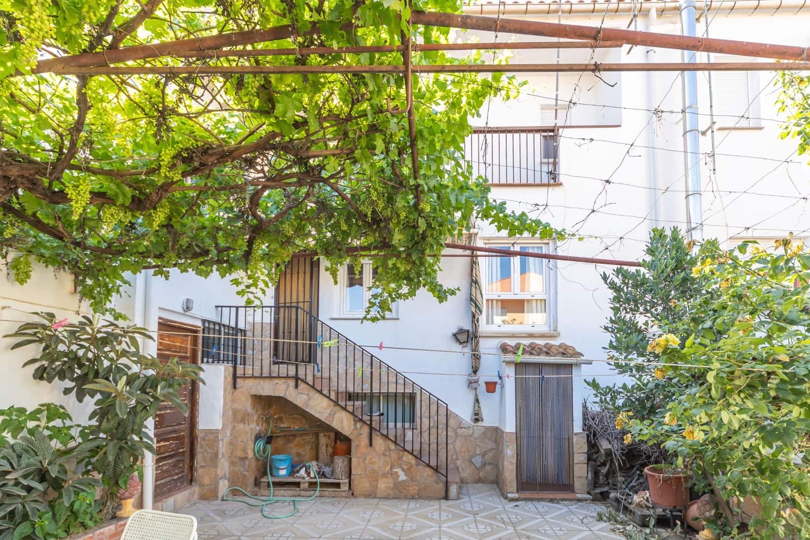 6 Zimmer Reihenhaus zu verkaufen in Guadix mit Garage - 250.000 € (Ref: 9983044)
