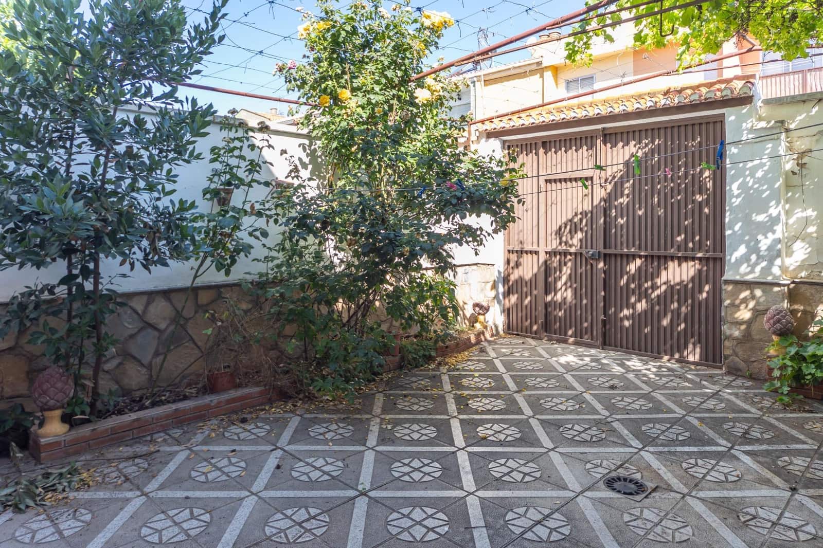 6 Zimmer Reihenhaus zu verkaufen in Guadix mit Garage - 250.000 € (Ref: 9983044)