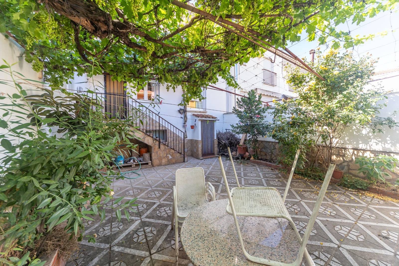 6 Zimmer Reihenhaus zu verkaufen in Guadix mit Garage - 250.000 € (Ref: 9983044)
