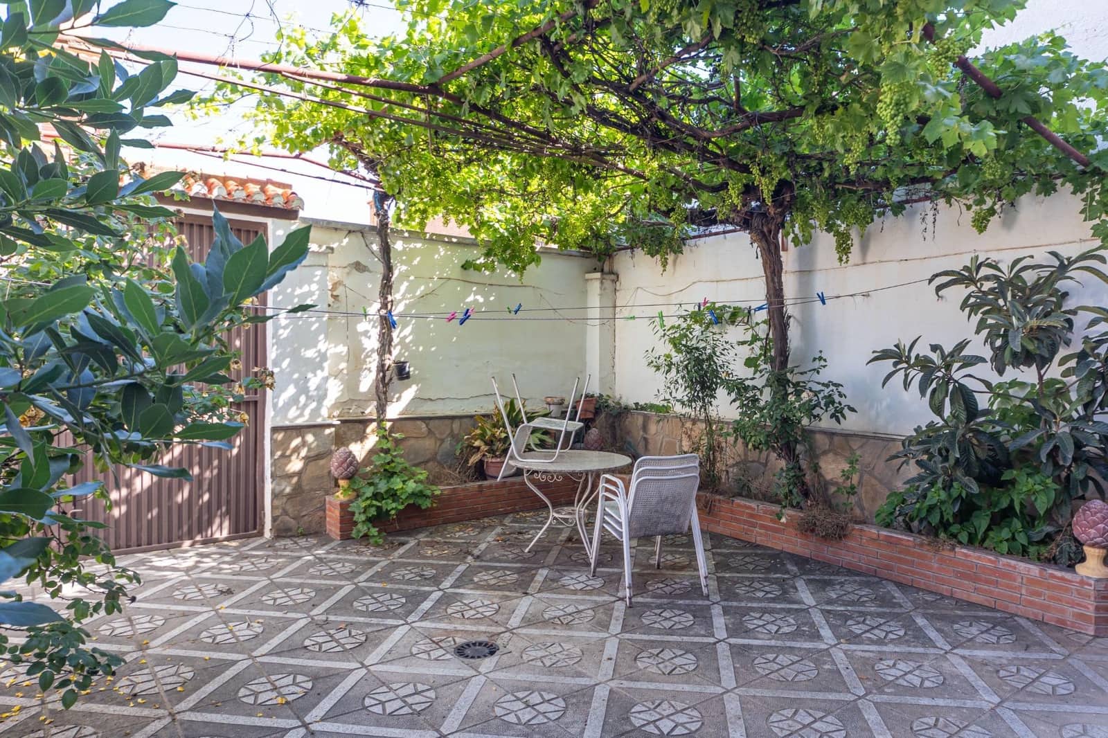 6 Zimmer Reihenhaus zu verkaufen in Guadix mit Garage - 250.000 € (Ref: 9983044)