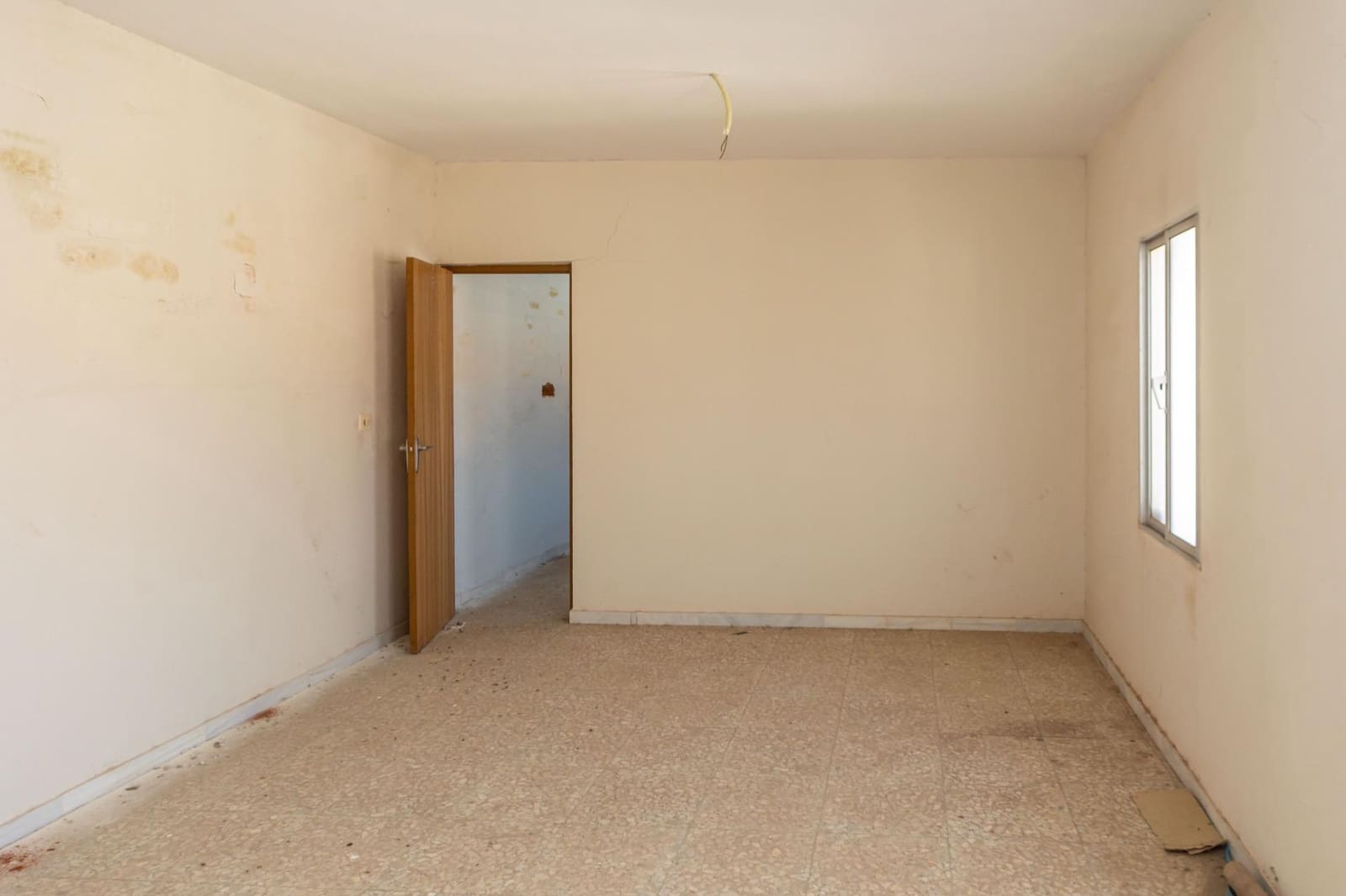 5 bedroom Terraced Villa for sale in Jerez del Marquesado with garage - € 60,000 (Ref: 9990760)