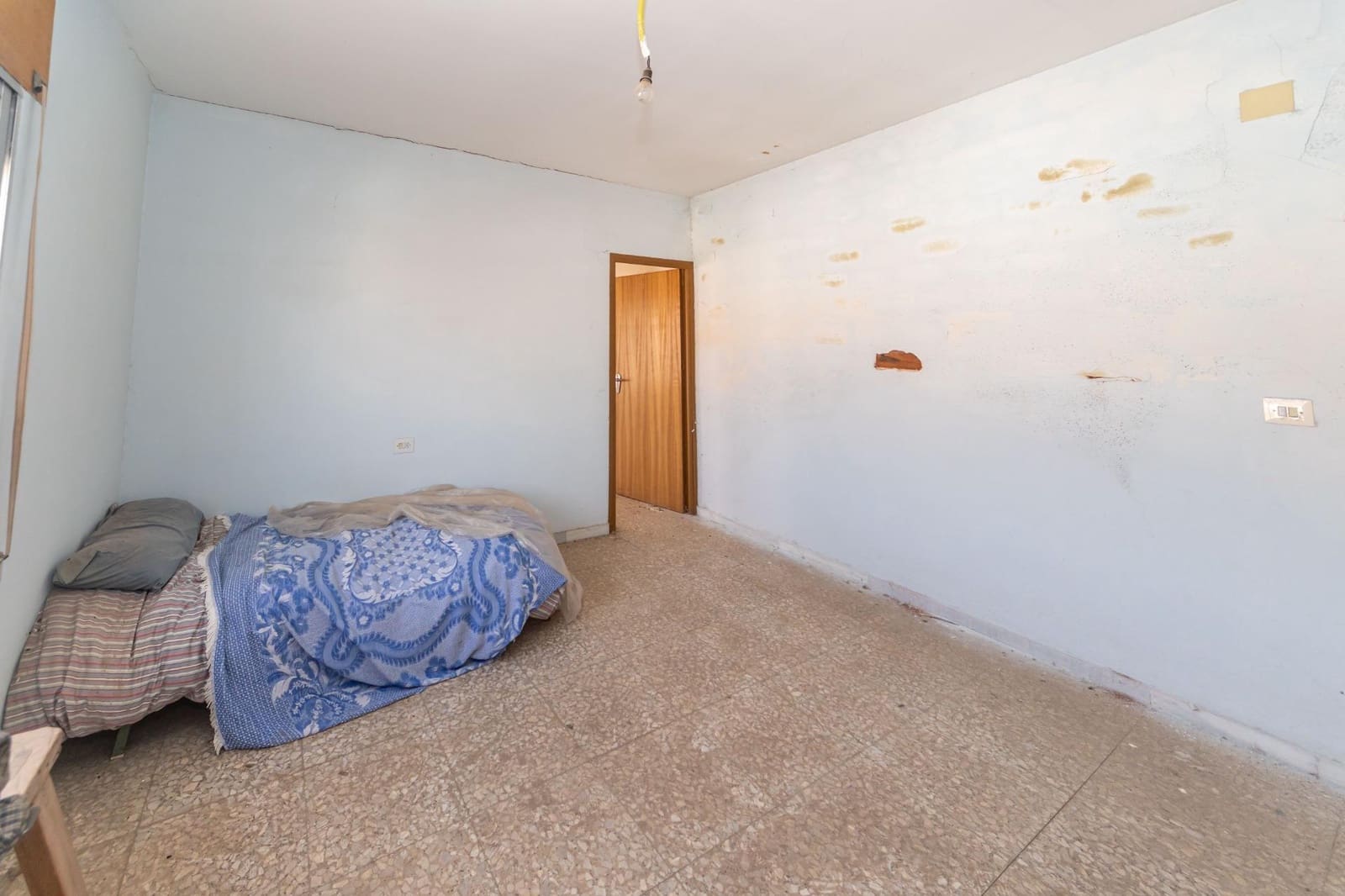 5 bedroom Terraced Villa for sale in Jerez del Marquesado with garage - € 60,000 (Ref: 9990760)