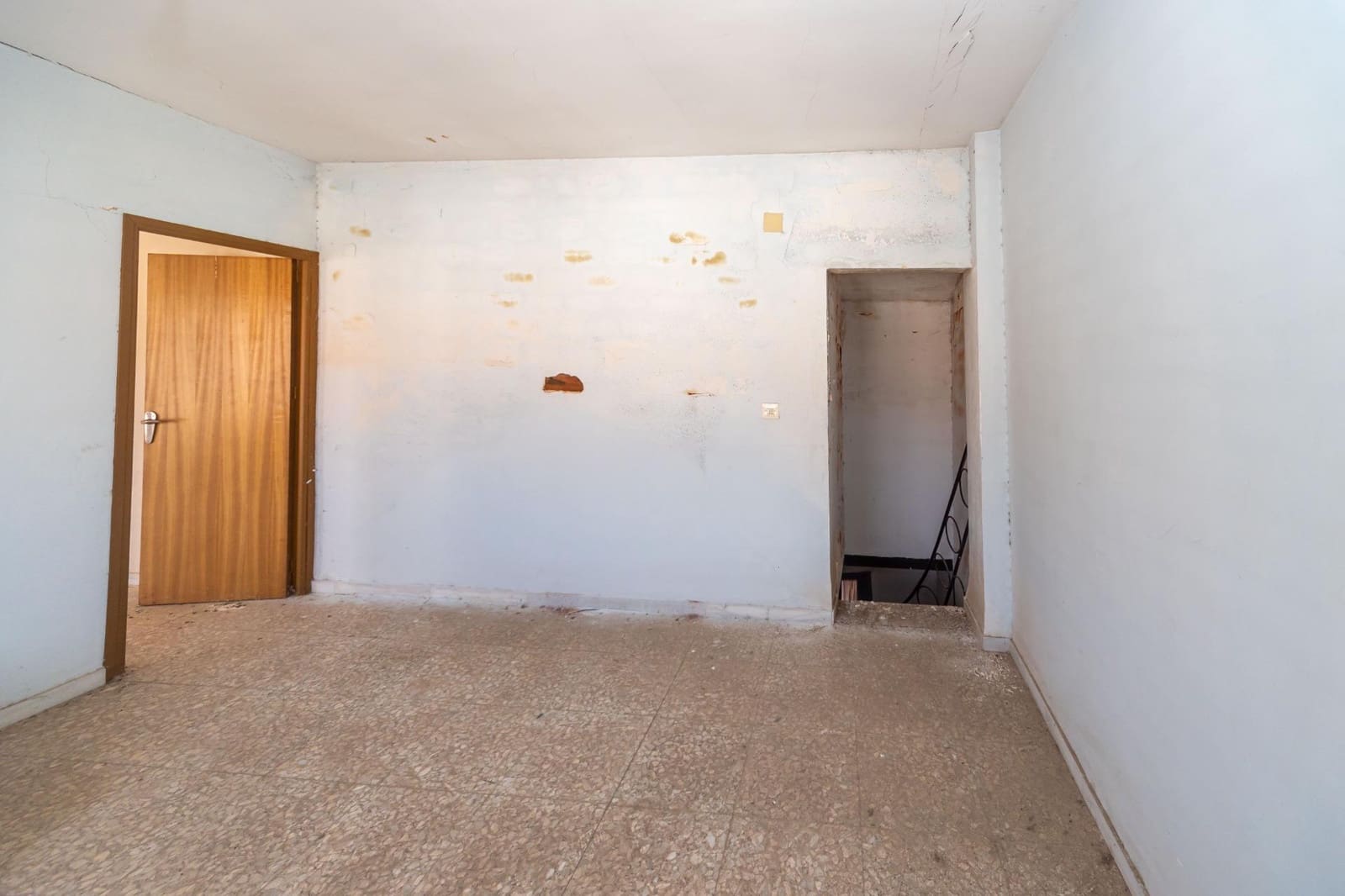 5 bedroom Terraced Villa for sale in Jerez del Marquesado with garage - € 60,000 (Ref: 9990760)