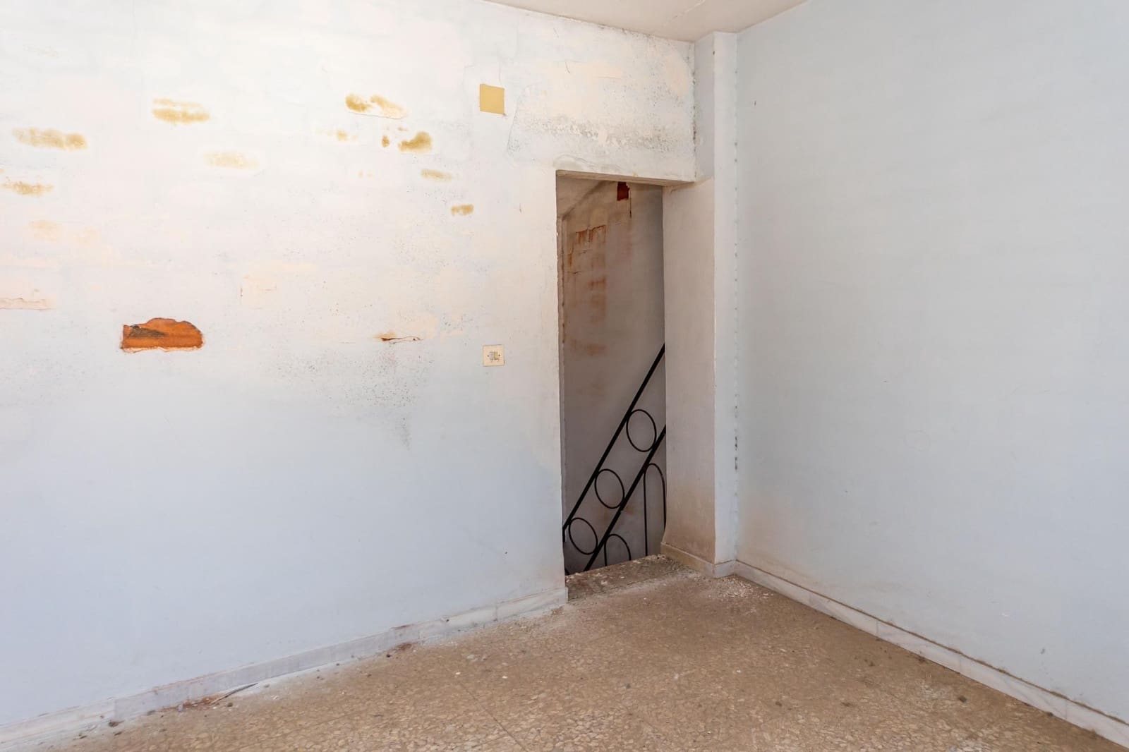 5 bedroom Terraced Villa for sale in Jerez del Marquesado with garage - € 60,000 (Ref: 9990760)
