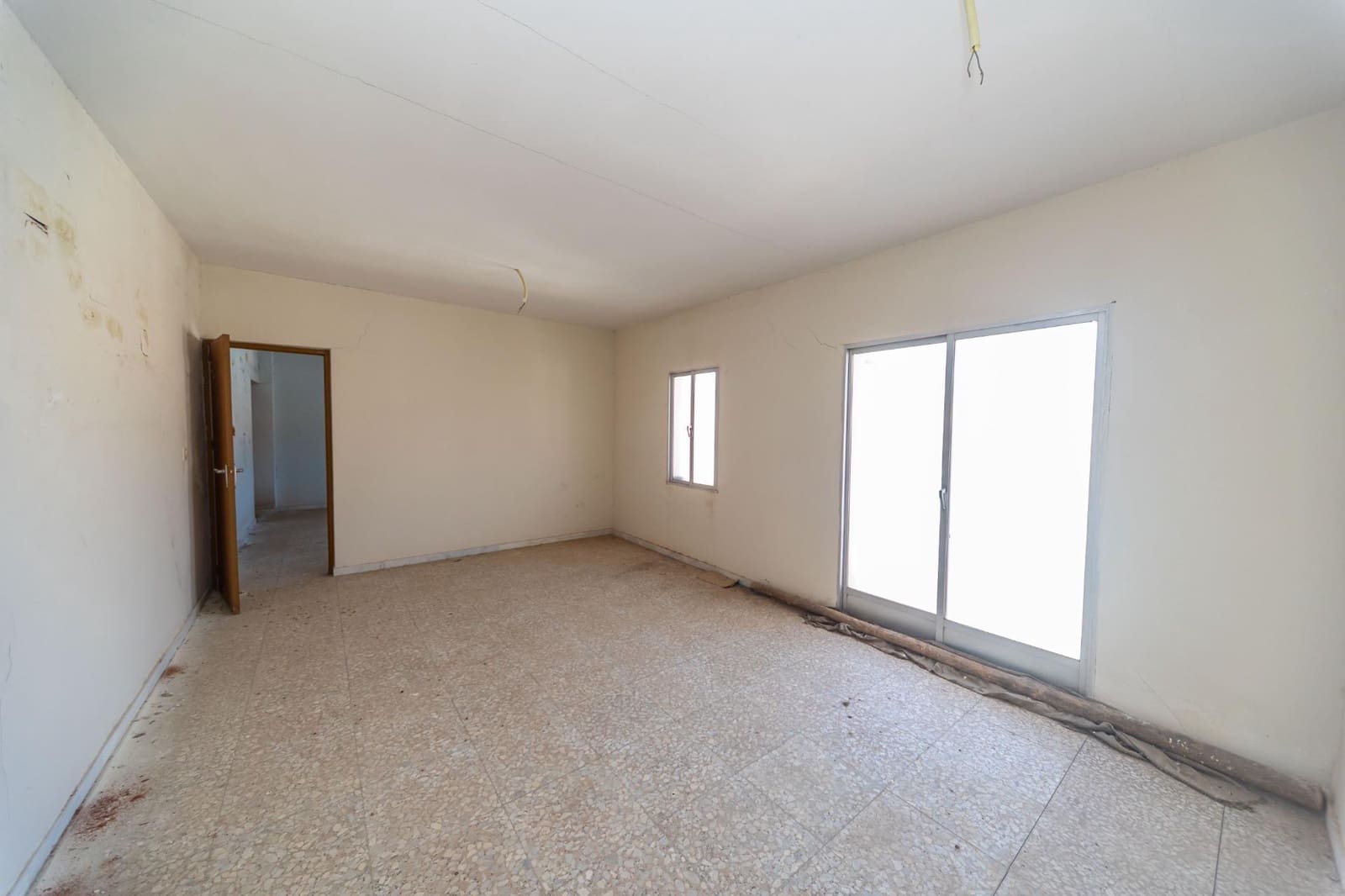 5 bedroom Terraced Villa for sale in Jerez del Marquesado with garage - € 60,000 (Ref: 9990760)
