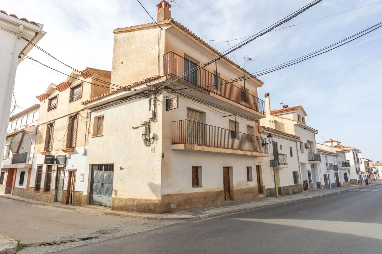 5 bedroom Terraced Villa for sale in Jerez del Marquesado with garage - € 60,000 (Ref: 9990760)