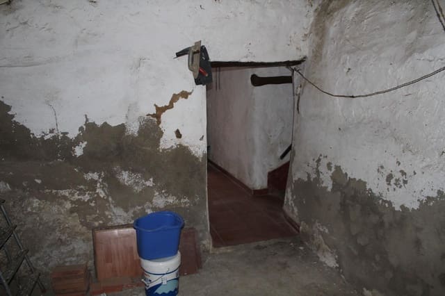 11 slaapkamer Huis te koop in Alquife - € 15.000 (Ref: 9999646)