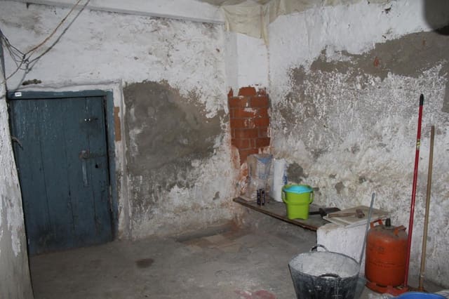 11 slaapkamer Huis te koop in Alquife - € 15.000 (Ref: 9999646)