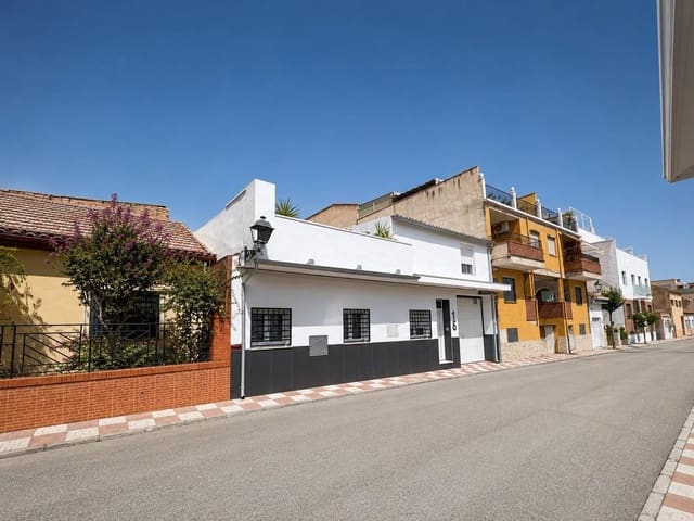 4 bedroom Villa for sale in Churriana de la Vega with pool garage - € 430,000 (Ref: 10013940)