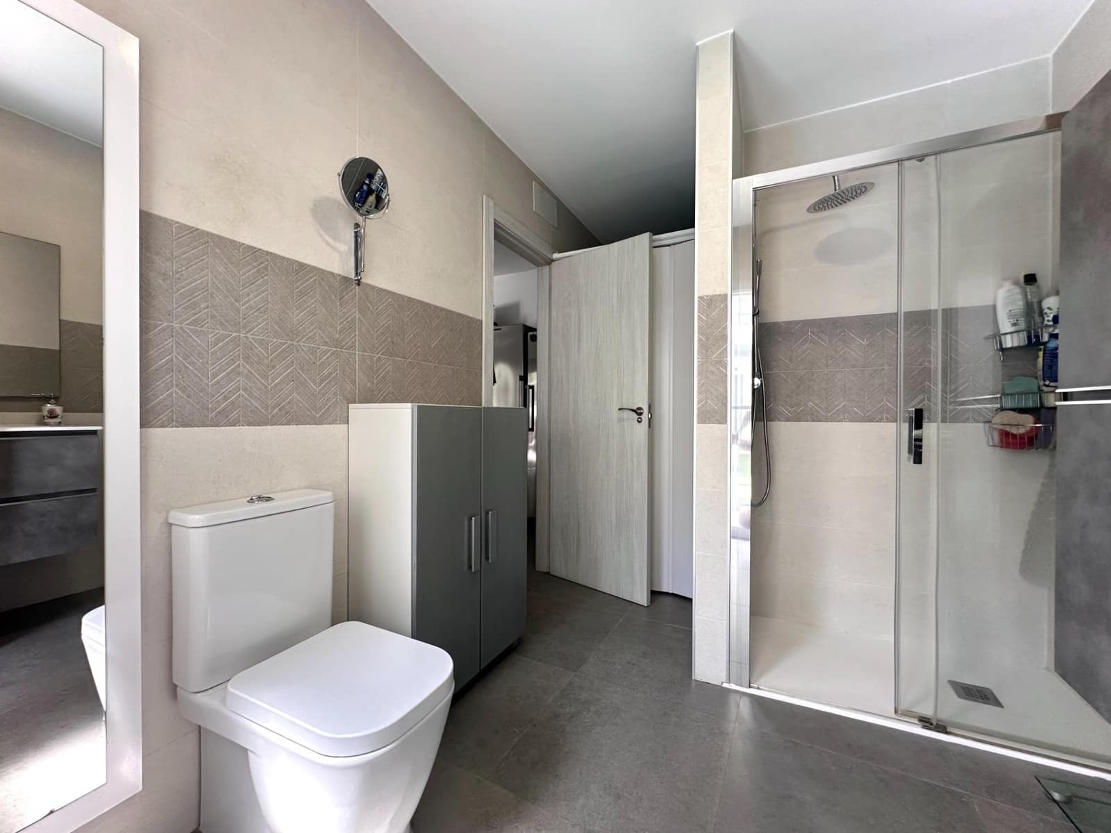 4 bedroom Villa for sale in Churriana de la Vega with pool garage - € 430,000 (Ref: 10013940)