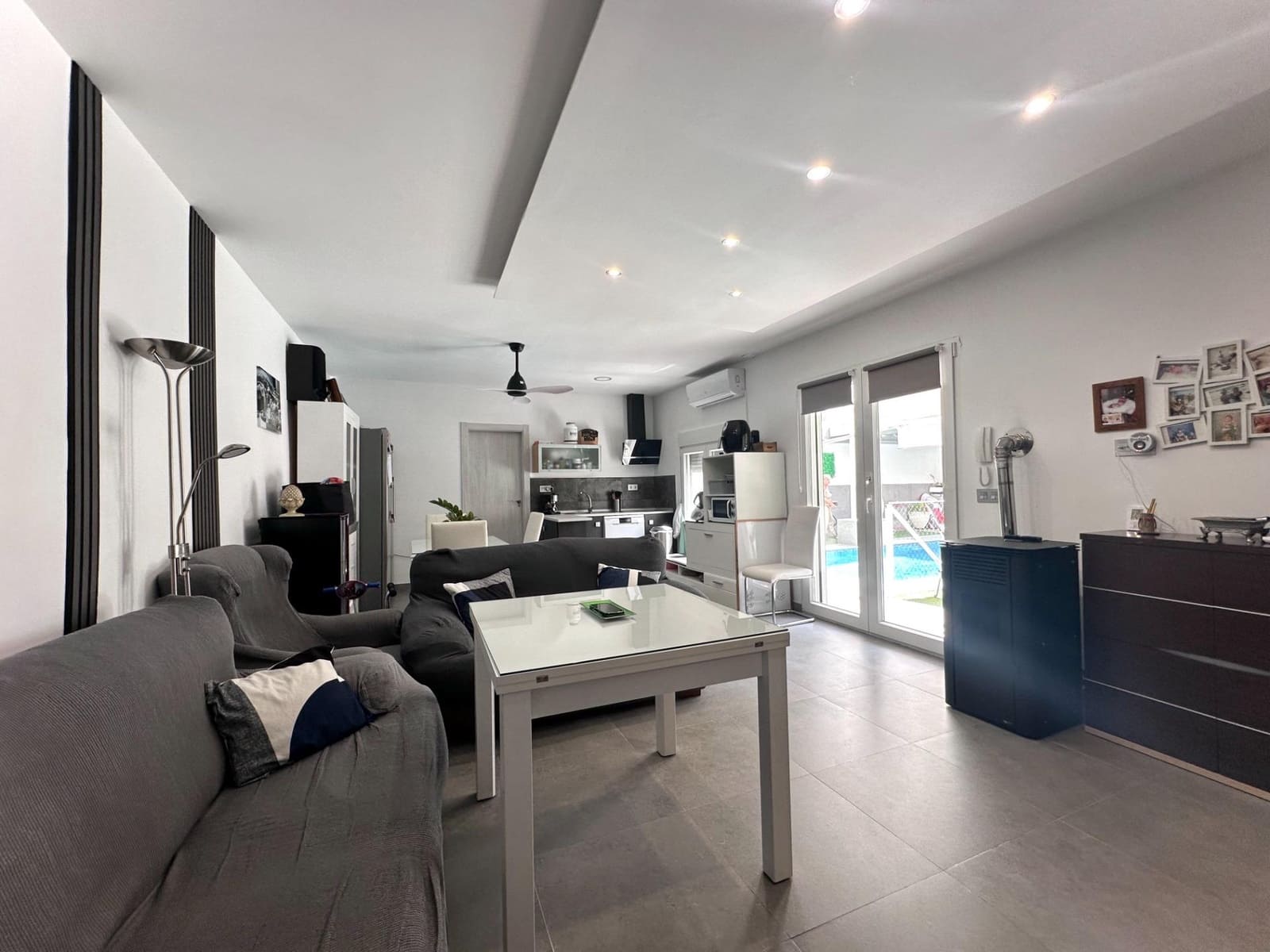4 bedroom Villa for sale in Churriana de la Vega with pool garage - € 430,000 (Ref: 10013940)