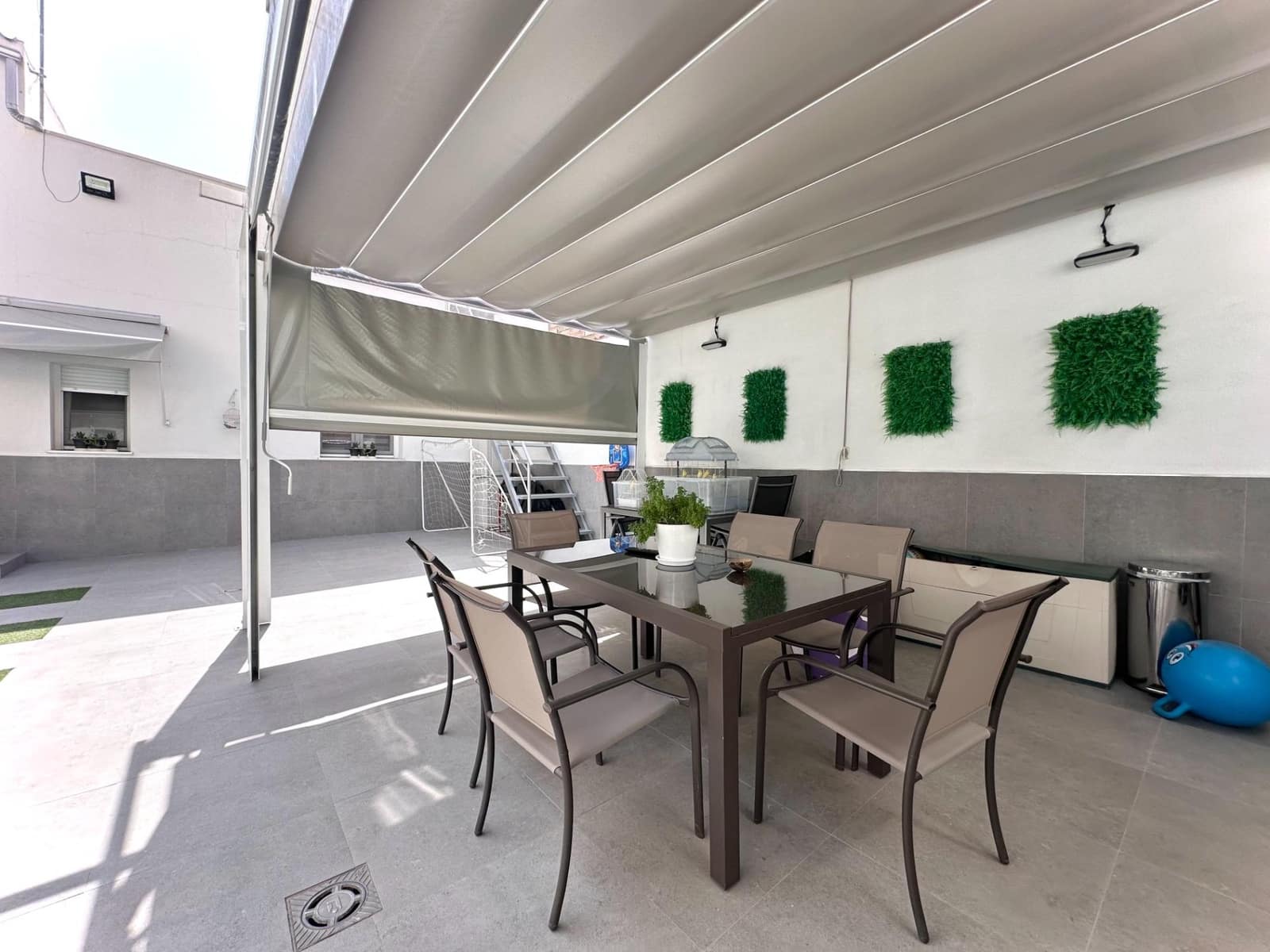 4 bedroom Villa for sale in Churriana de la Vega with pool garage - € 430,000 (Ref: 10013940)