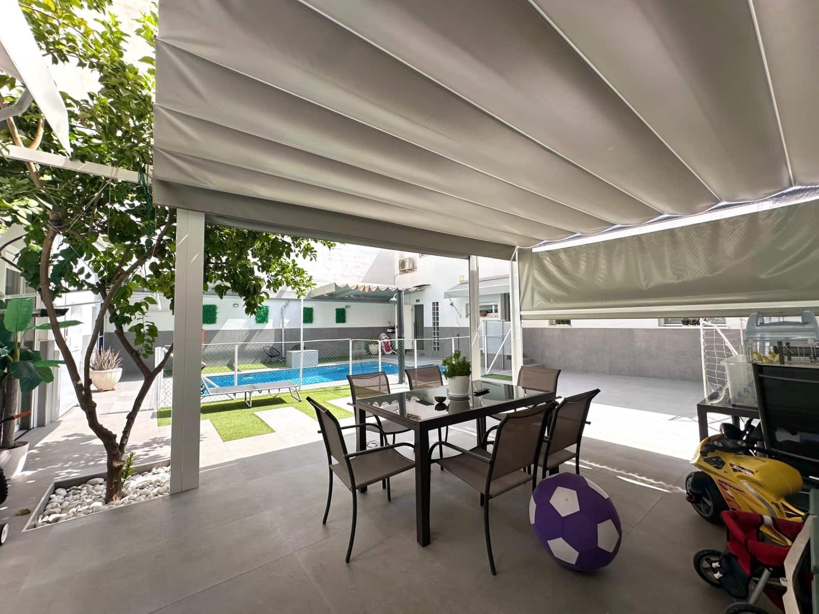 4 bedroom Villa for sale in Churriana de la Vega with pool garage - € 430,000 (Ref: 10013940)