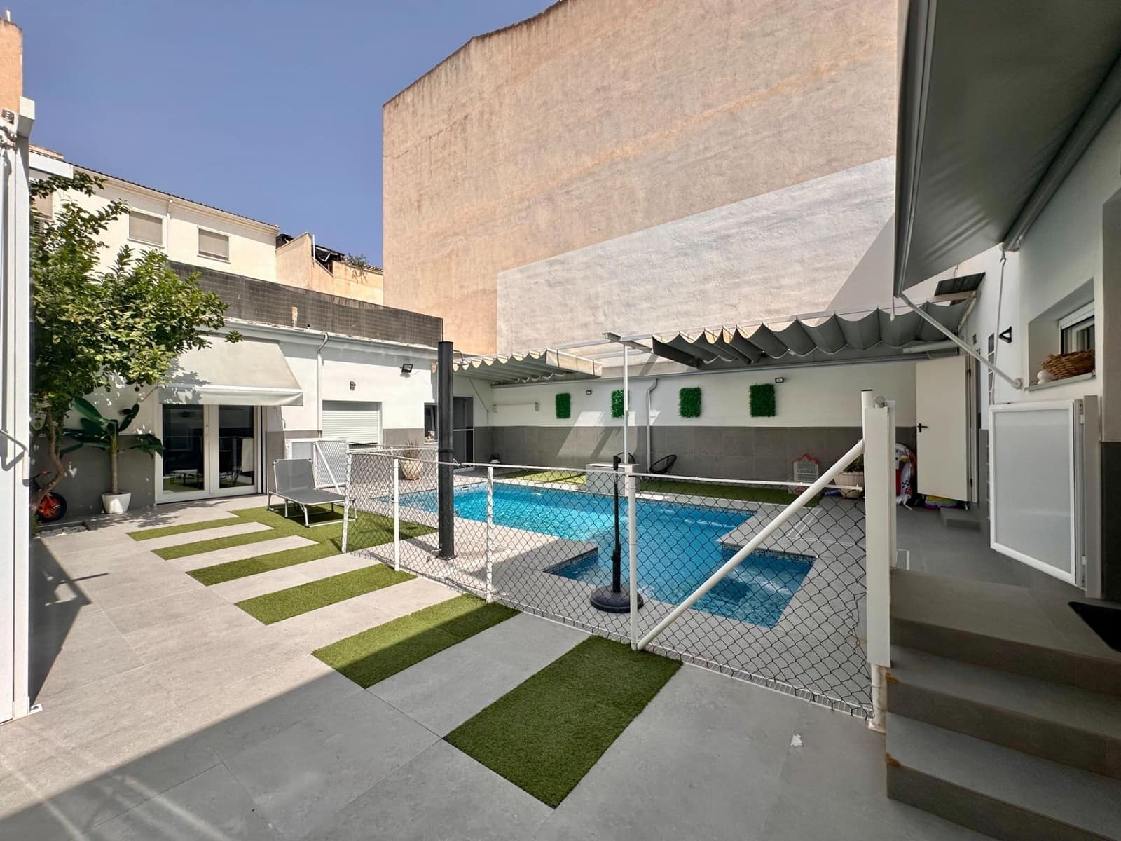 4 bedroom Villa for sale in Churriana de la Vega with pool garage - € 430,000 (Ref: 10013940)