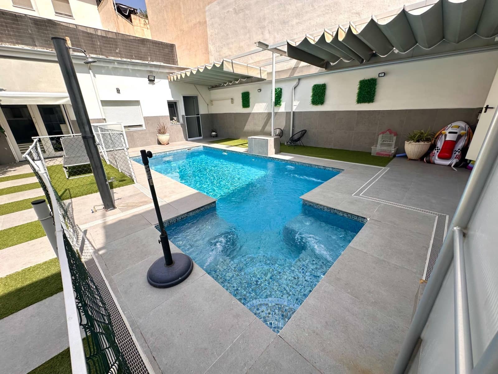 4 bedroom Villa for sale in Churriana de la Vega with pool garage - € 430,000 (Ref: 10013940)