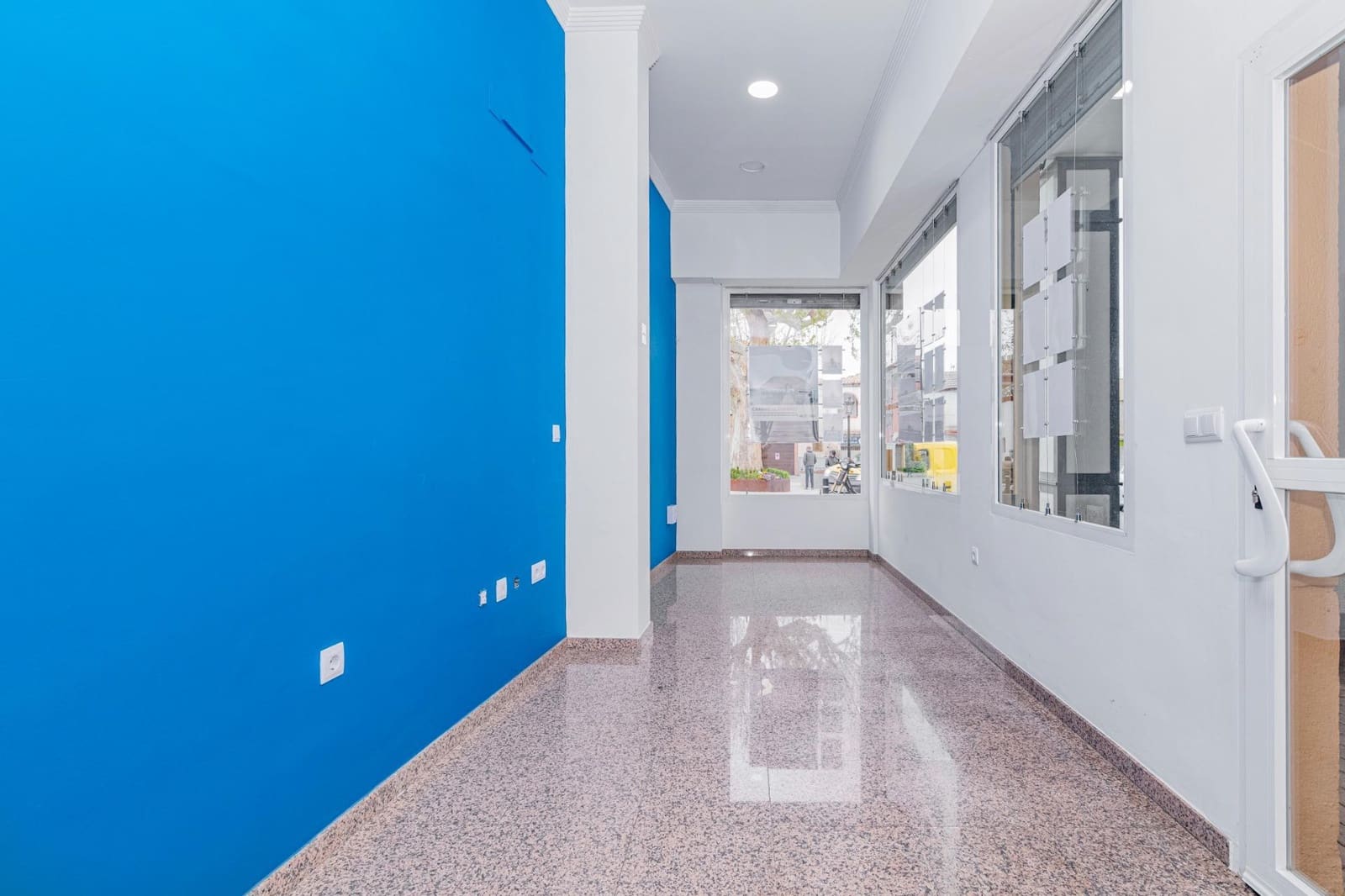 Commercial for sale in Ogijares - € 82,000 (Ref: 10013945)