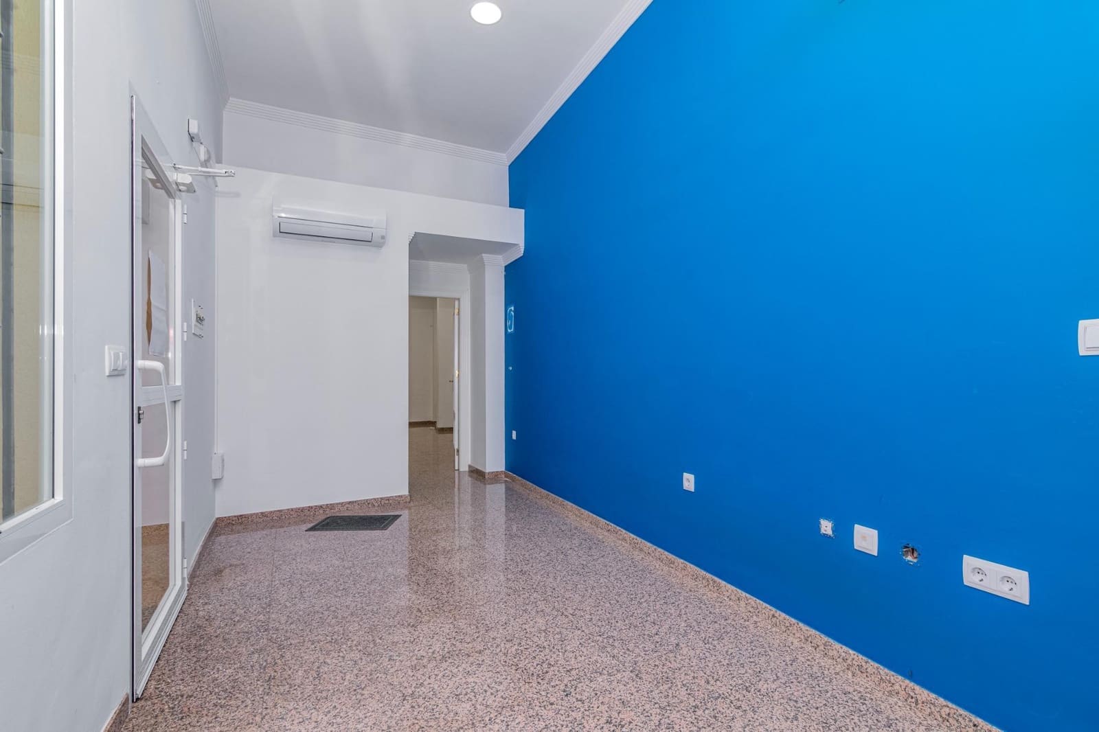 Commercial for sale in Ogijares - € 82,000 (Ref: 10013945)