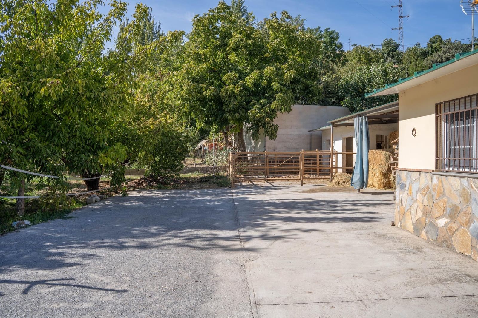 Finca/Country House for sale in Huetor Vega with pool garage - € 230,000 (Ref: 10013947)