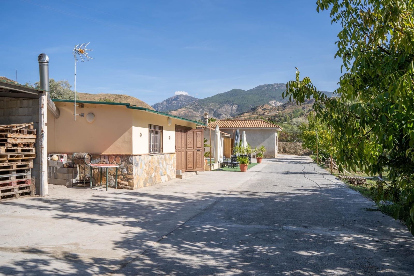 Finca/Country House for sale in Huetor Vega with pool garage - € 230,000 (Ref: 10013947)