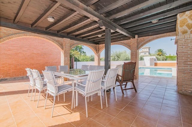4 Zimmer Villa zu verkaufen in Atarfe mit Pool Garage - 395.000 € (Ref: 10013948)