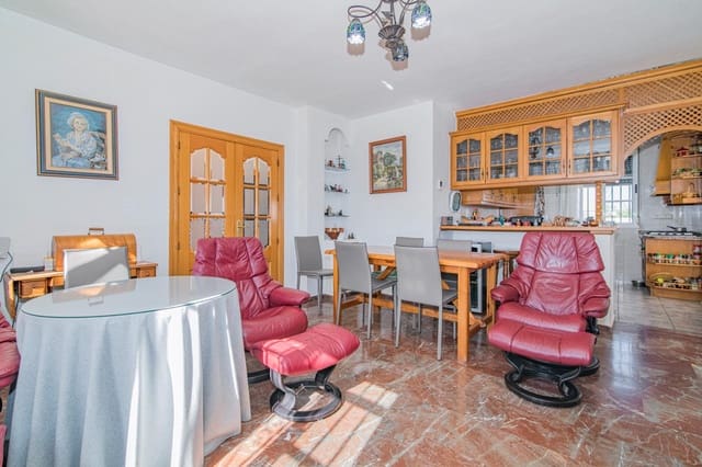 4 Zimmer Villa zu verkaufen in Atarfe mit Pool Garage - 395.000 € (Ref: 10013948)