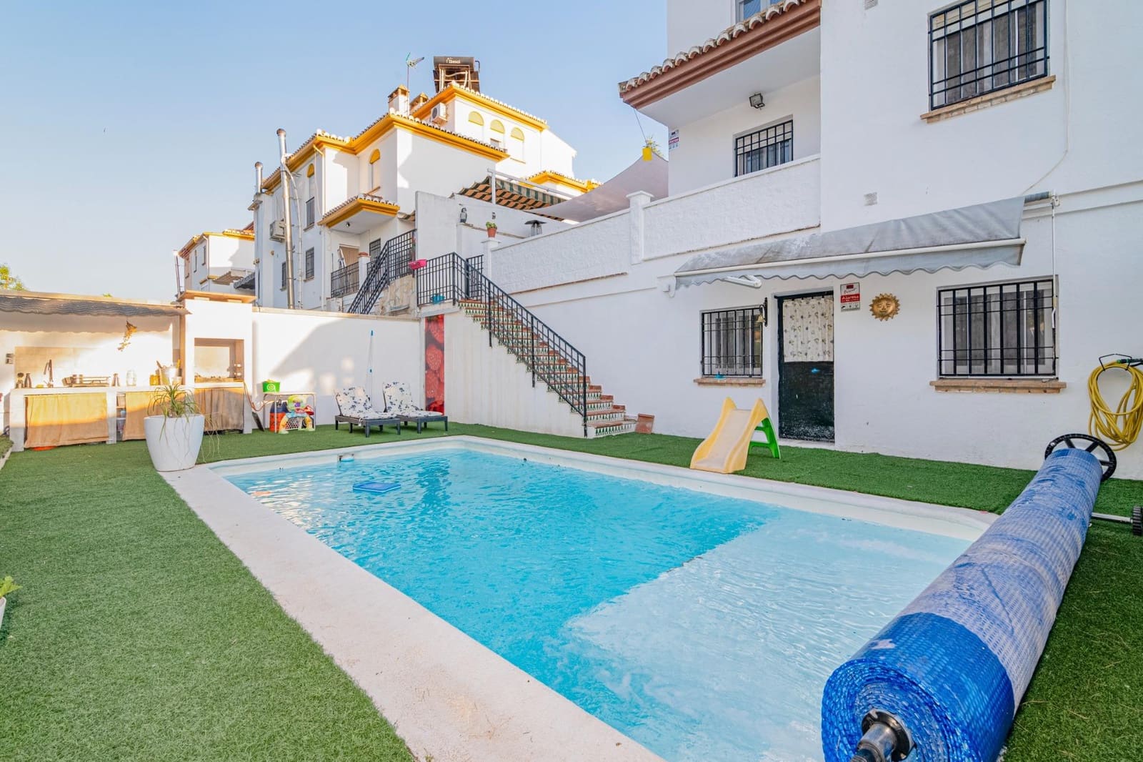 5 bedroom Semi-detached Villa for sale in Peligros with pool garage - € 420,000 (Ref: 10013951)