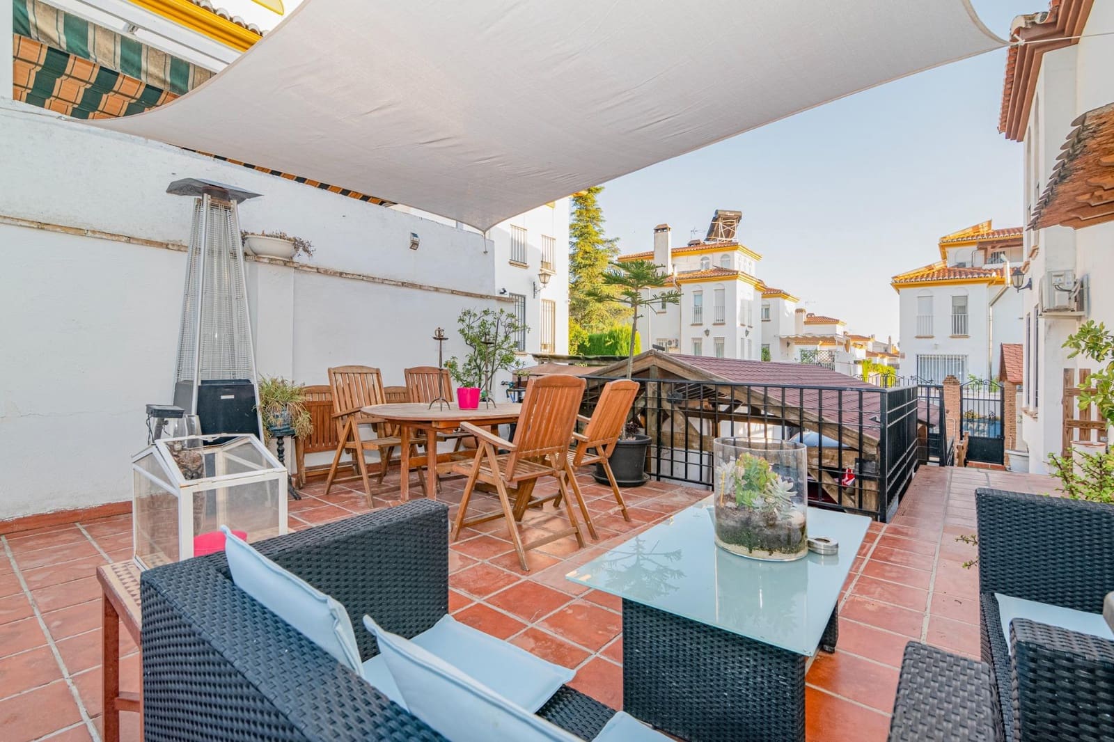5 bedroom Semi-detached Villa for sale in Peligros with pool garage - € 420,000 (Ref: 10013951)