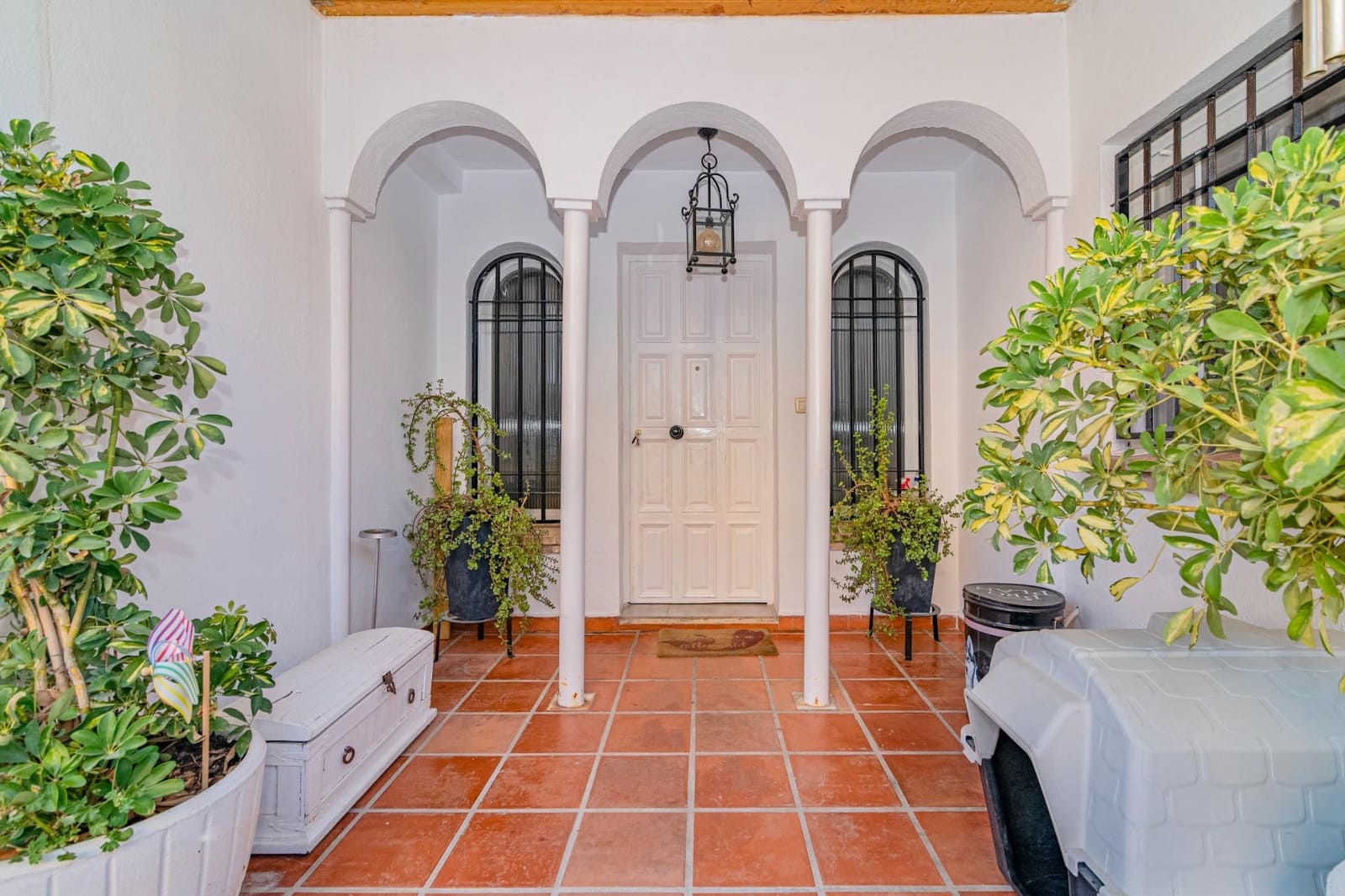5 bedroom Semi-detached Villa for sale in Peligros with pool garage - € 420,000 (Ref: 10013951)