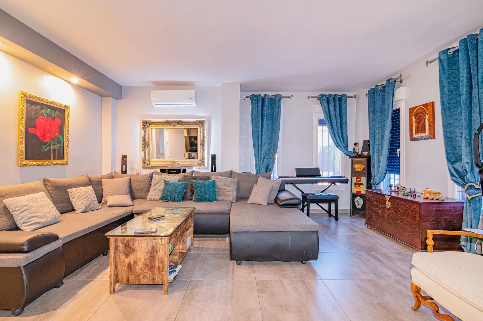 5 bedroom Semi-detached Villa for sale in Peligros with pool garage - € 420,000 (Ref: 10013951)