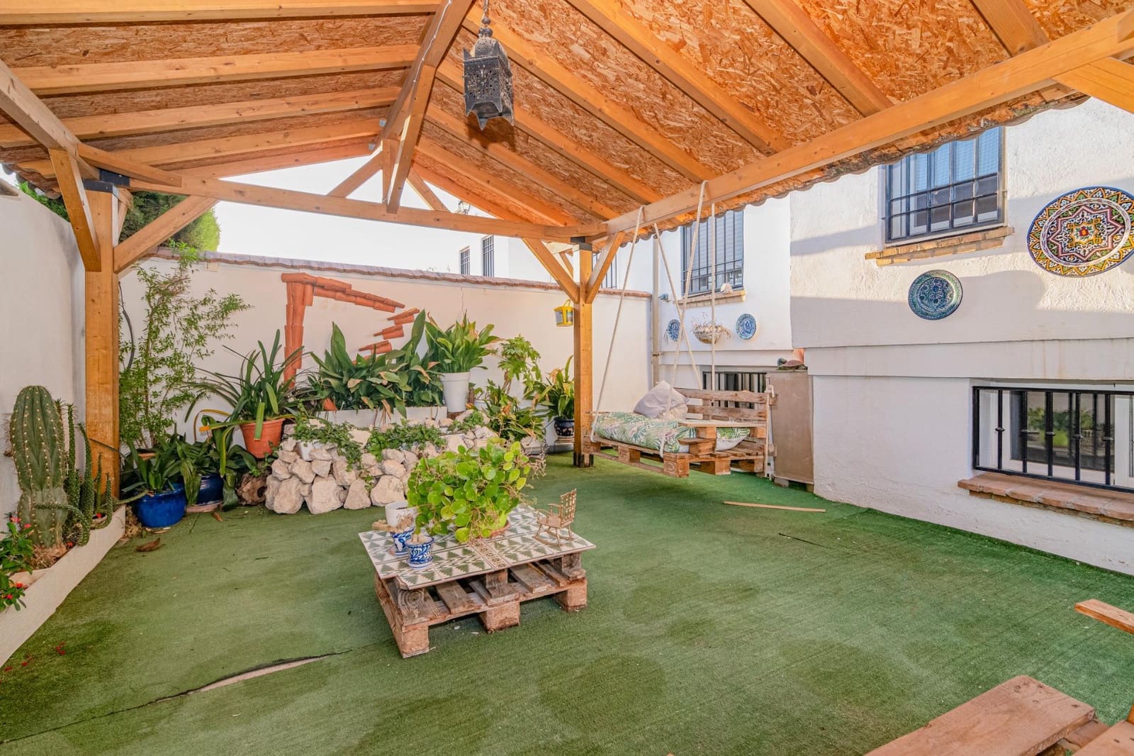 5 bedroom Semi-detached Villa for sale in Peligros with pool garage - € 420,000 (Ref: 10013951)