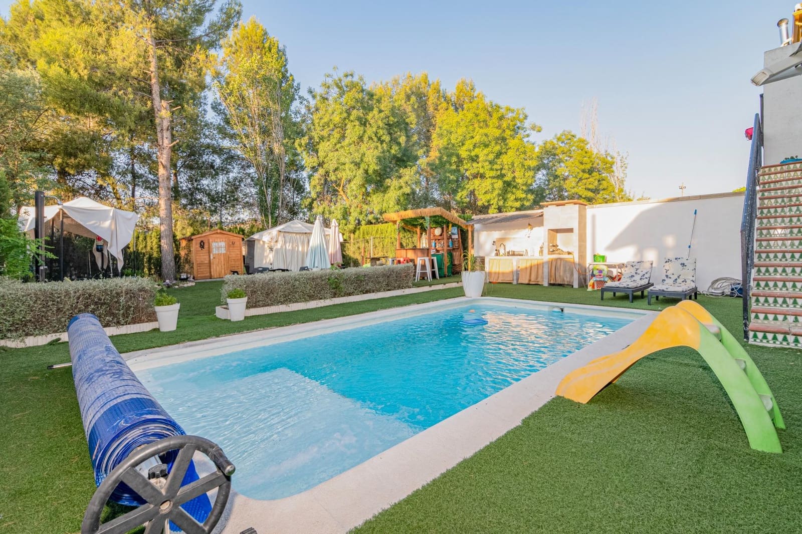 5 bedroom Semi-detached Villa for sale in Peligros with pool garage - € 420,000 (Ref: 10013951)