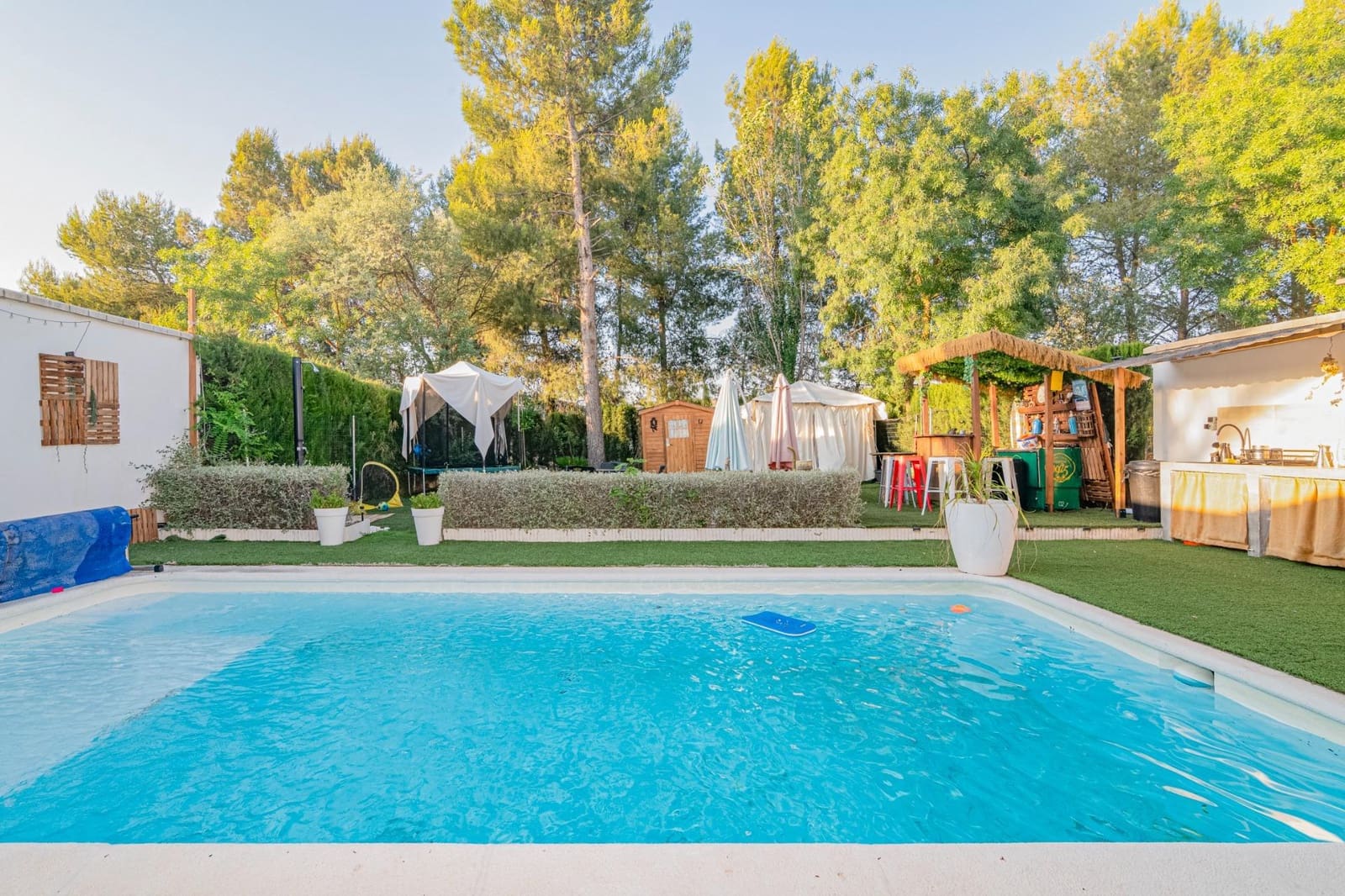 5 bedroom Semi-detached Villa for sale in Peligros with pool garage - € 420,000 (Ref: 10013951)