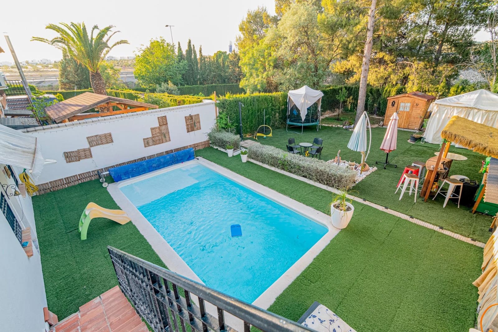5 bedroom Semi-detached Villa for sale in Peligros with pool garage - € 420,000 (Ref: 10013951)